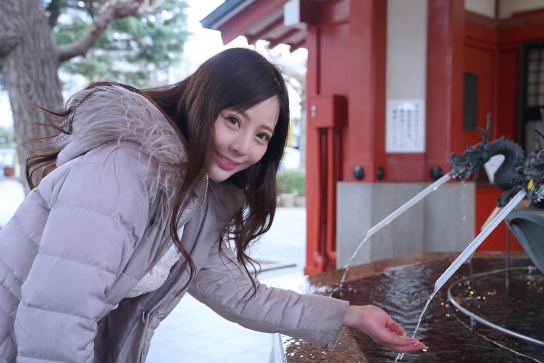 のインスタグラム：「たくさんの有名なグラドルや女優さん、アイドルのカレンダーや写真集などを撮影してきた木村智哉（TOSHIYA KIMURA）https://twitter.com/toshi62914973 さんに 撮影して頂いたデジタル写真集が発売されます💫 @kimura.toshiya  自然体に撮って頂きました! こちらは撮影2日目に浅草の浅草寺をお散歩しながら撮りました🌸 写真少しずつあげていくのでお楽しみに😉 撮影の合間には木村さんから様々なアドバイスや今までのお話を聞かせて頂きとてもお勉強になりました！ ありがとうございました🥰 . . #グラドル #グラビア #グラビアアイドル #木村智哉　 #写真集 #デジタル写真集 #グラビア写真集　 #浅草 #浅草寺」