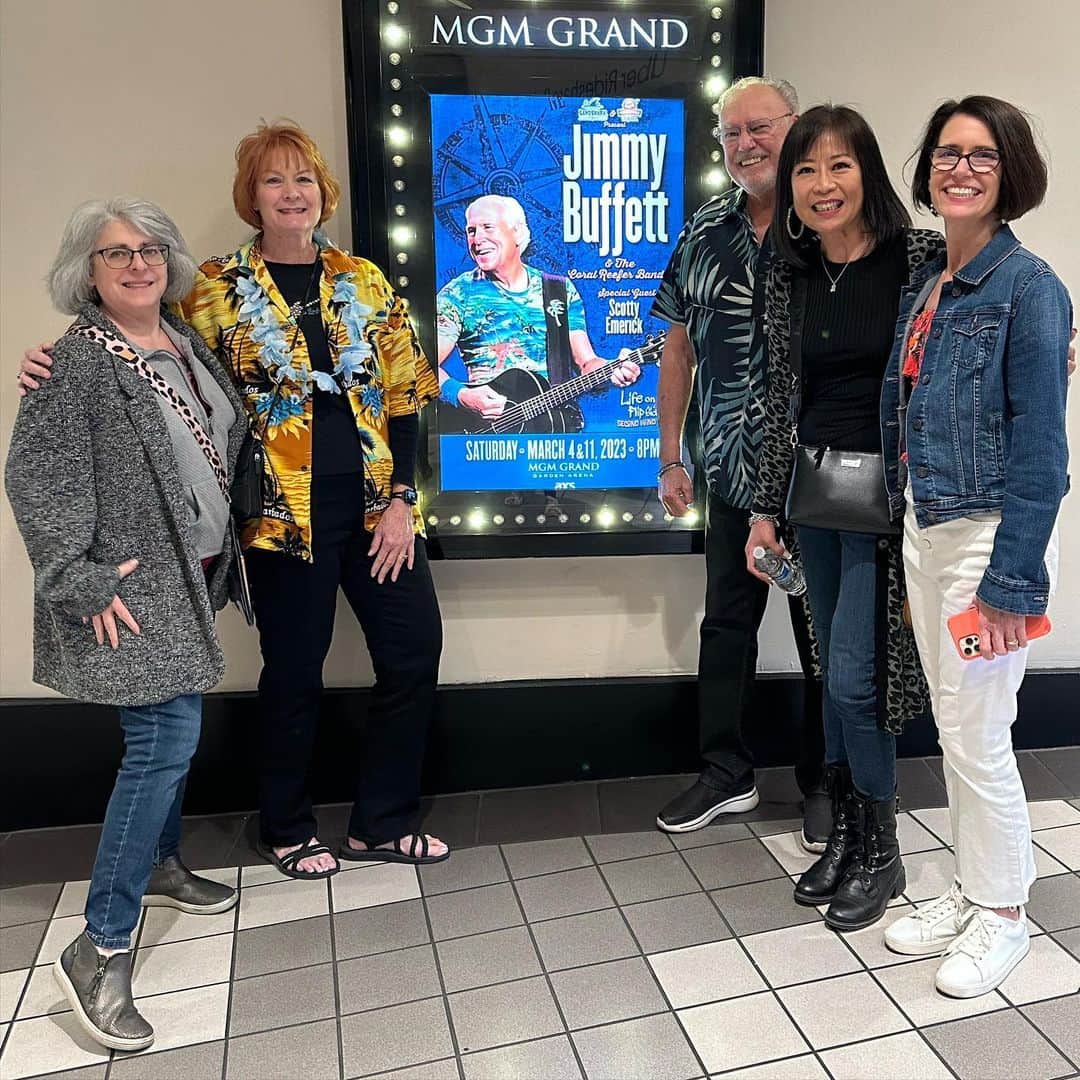 のインスタグラム：「We had so much fun at Jimmy Buffett concert! 🎉 Thank you @VetTix ♥️🥰」