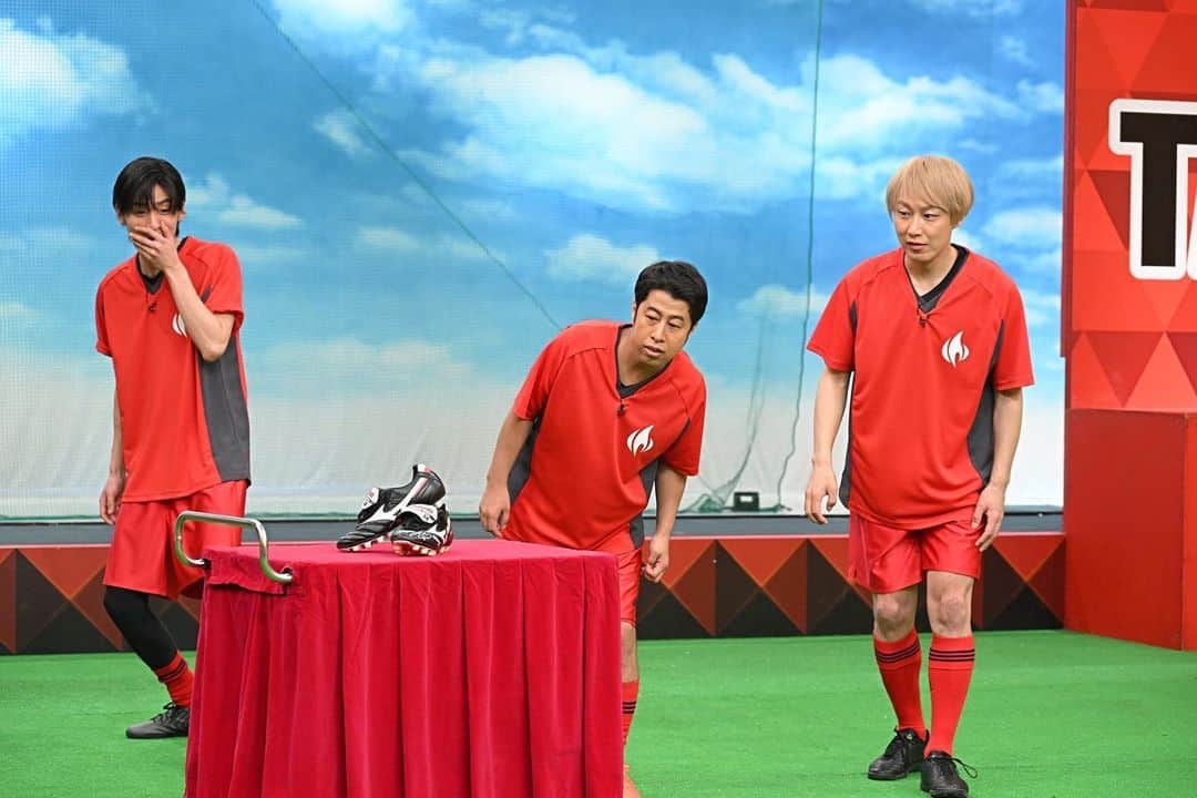 TBS「炎の体育会TV」のインスタグラム：「今週土曜よる7時から3時間SPです！  もし対決に勝利すれば あの憧れの選手が履いた 直筆サイン入りシューズが🎁✨  是非リアルタイムで 応援ツイートしながらご覧ください  #目黒蓮 #中村憲剛 #大久保嘉人 #鄭大世 #ウエストランド #お見送り芸人しんいち #上田竜也 #宮川大輔 #フワちゃん #鷲見玲奈」