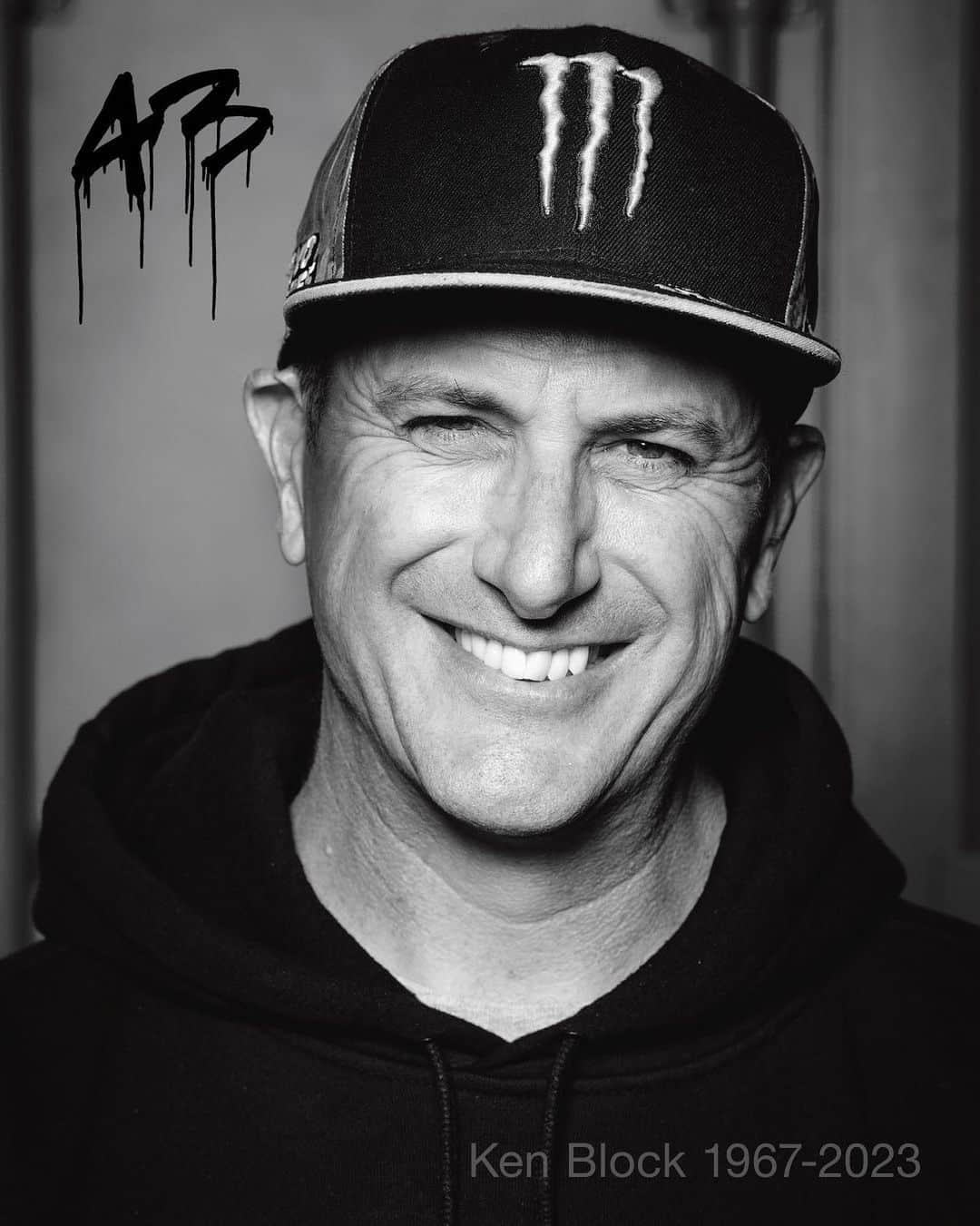 ケン・ブロックのインスタグラム：「We want to start by thanking all of you for the condolences, tributes, artwork and messages you have shared in memory of Ken Block these past few months. It has been beautiful to see the wave of support during these impossible times for his family and friends.   We plan to continue this account as a tribute to Ken’s life: sharing photos and videos from over the years, as well as sharing the things you have and continue to share about him. We will also keep you updated on the family racing efforts, starting with Lia and Lucy, both here and on their race team account @blockhouseracing.   In addition, we have started a foundation in Ken’s name: it’s called the @43institute. The foundation exists to carry on Ken Block’s greatest legacy: creating paths of opportunity for exceptionally driven people, who may lack the proper support system for growth and success.  Thanks again for all the support. #kb43ver ❤️」