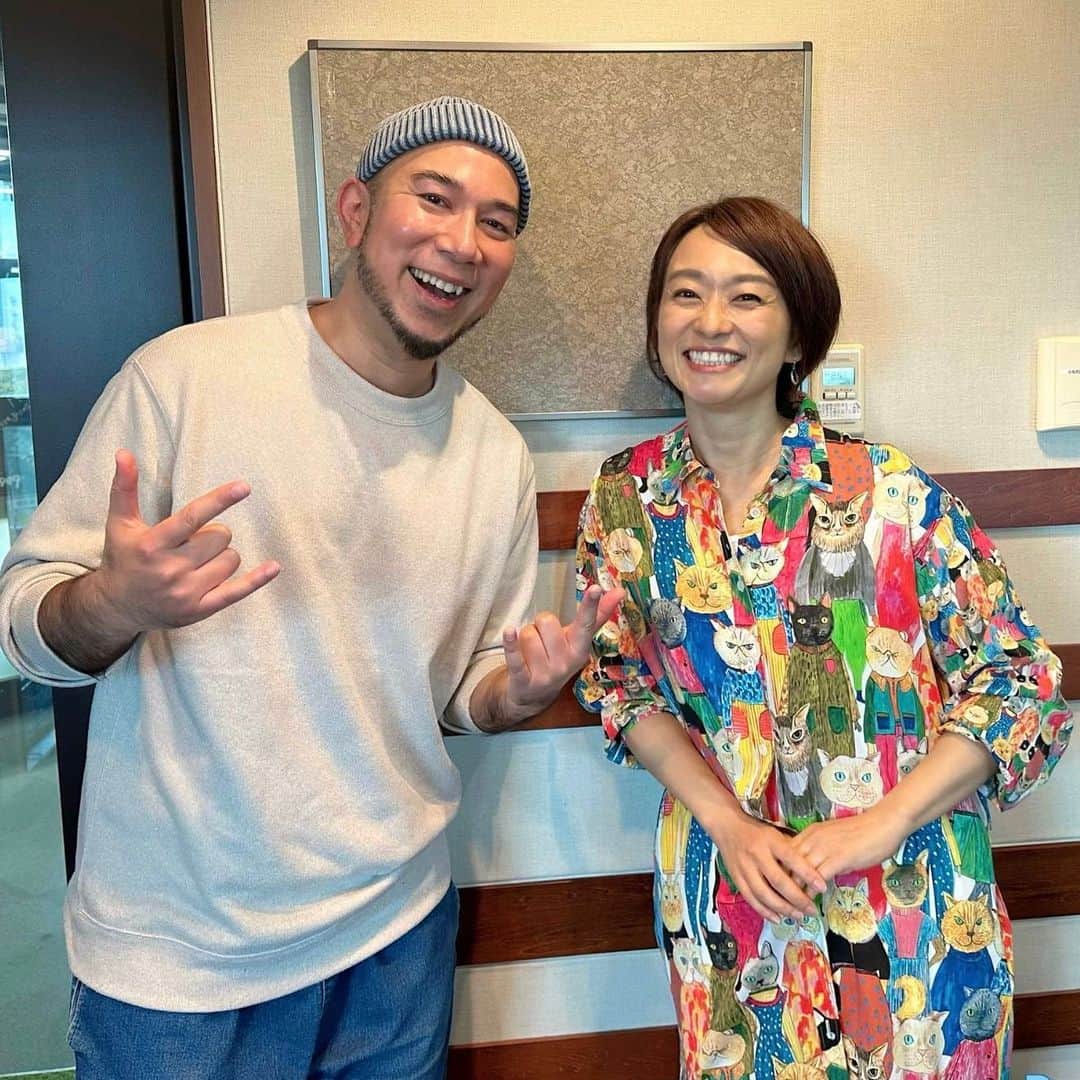 住吉美紀のインスタグラム：「#TOKYOFM #BlueOcean に、#jwave #jamtheplanet でお馴染みの グローバーさん @grover0604 をお迎えしました！  局を超えた、「ラジオあるある」「ラジオパーソナリティあるある」など。互いにシンパシー溢れる、めっちゃ楽しい時間。 なんか、オナジニオイがしたね、ふふ。 あっという間。  グローバーさん、ありがとうございました！  #sympatheticsouls  #weloveradio @blueocean_tfm  @jamtheplanet」