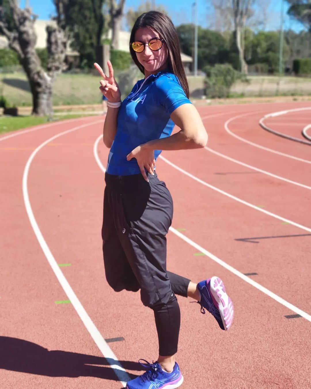 アイリーン・シラグサさんのインスタグラム写真 - (アイリーン・シラグサInstagram)「🌞nny Wednesday   #lavelocistacongliocchiali #roma #trainingcamp #relay #italyteam #trackandfield #asicsteam #asicswomen #training」3月15日 21時42分 - irenesiragusa