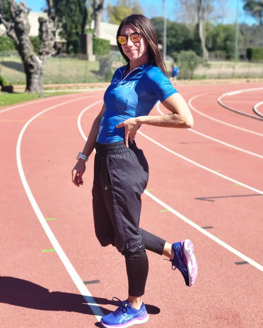 アイリーン・シラグサさんのインスタグラム写真 - (アイリーン・シラグサInstagram)「🌞nny Wednesday   #lavelocistacongliocchiali #roma #trainingcamp #relay #italyteam #trackandfield #asicsteam #asicswomen #training」3月15日 21時42分 - irenesiragusa