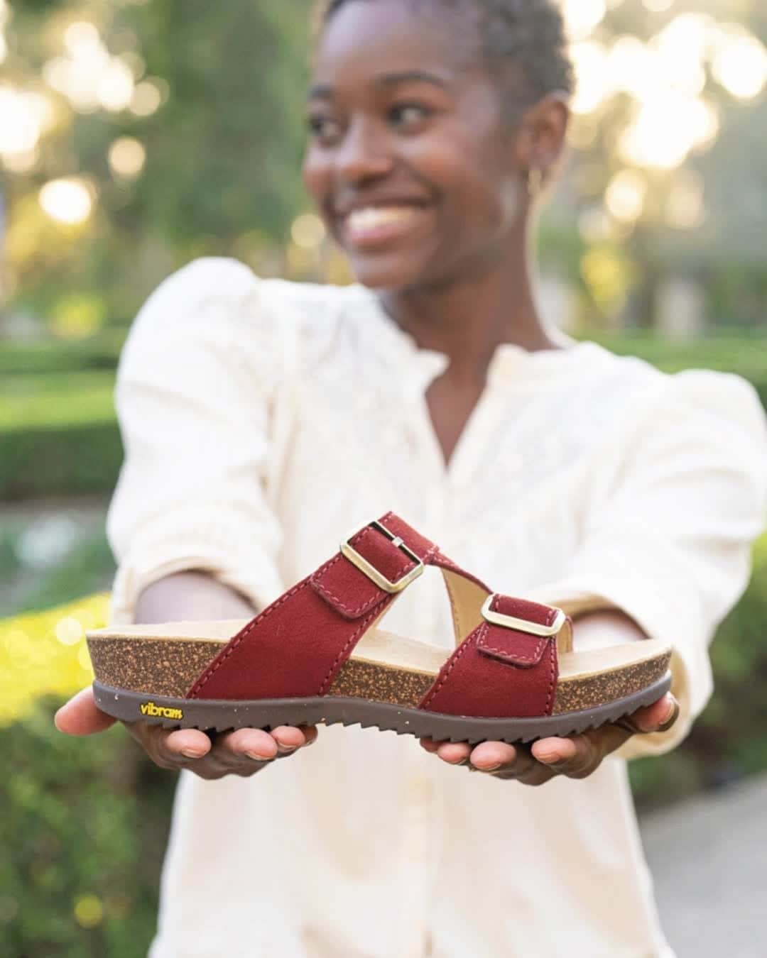 ダンスコのインスタグラム：「Introducing our newest sandal, Dayna! We partnered with @Vibram to create a sandal made from sustainable materials that you can feel good about wearing this season!  Shop Dayna, link in bio! #DanskoFootwear #Vibram #DaynaSandal #sustainability」