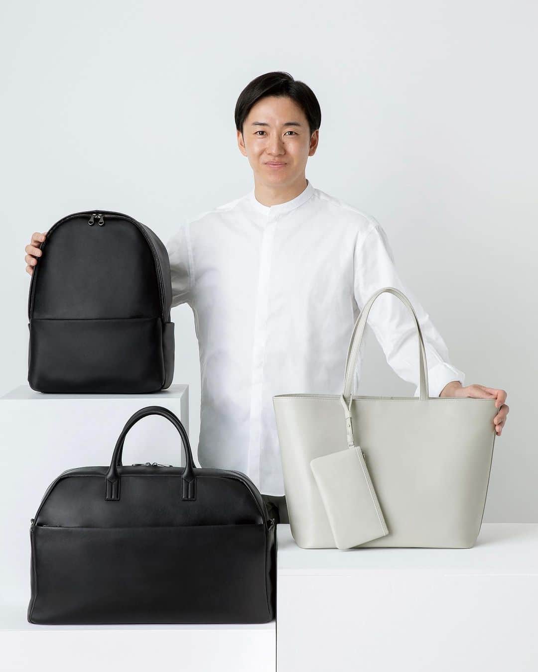 斎藤佑樹のインスタグラム：「⁡ サックスバーさんのオリジナルブランド “kissora”のバッグを、斎藤佑樹がいっしょにつくる。 昨年から進んでいたそのプロジェクトが、 このたびカタチになりました。 ⁡ 「進み始める人と、ともにあるもの。」 ⁡ をコンセプトにして、 3種類のバッグをつくりました。 スタートを切るときの高揚感や心細さ。 引退をしてからの自分のその気持ちを投影しながら、 同じように何かを始める人たちを 応援するようなバッグがつくれたらと思いました。 ⁡ 使いこむうちにその人になじみ、 それぞれの味わいが生まれていく革のバッグ。 自分にとってのグローブのように、 どんどん愛着のあるモノになっていったらいいなと、 そんな想像をしながらつくっていきました。 シンプルさにとことんこだわったバッグです。 ⁡ 本日3月15日から、 オンラインと伊勢丹新宿メンズ館にて発売です。 ぜひお手に取ってみてください！ ⁡ ⁡ ⁡ ⁡ ⁡ #kissorasedition  #backpack #totebag  #bostonbag  #ものづくり #madeinjapan」