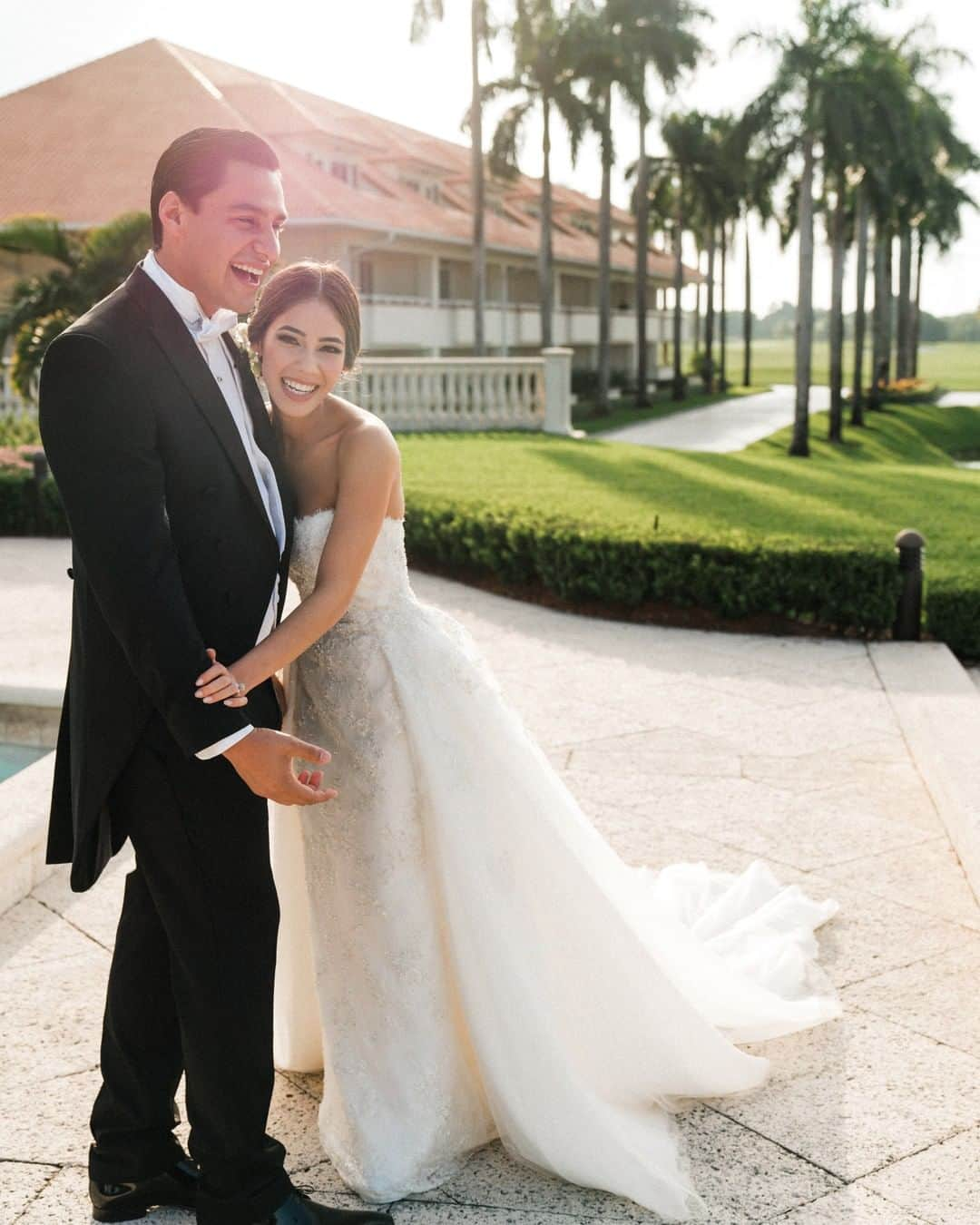 トランプ・ホテルのインスタグラム：「There's nothing like sunny skies and stunning gardens @trumpdoral to set the stage for your perfect moment.  #WeddingWednesday」