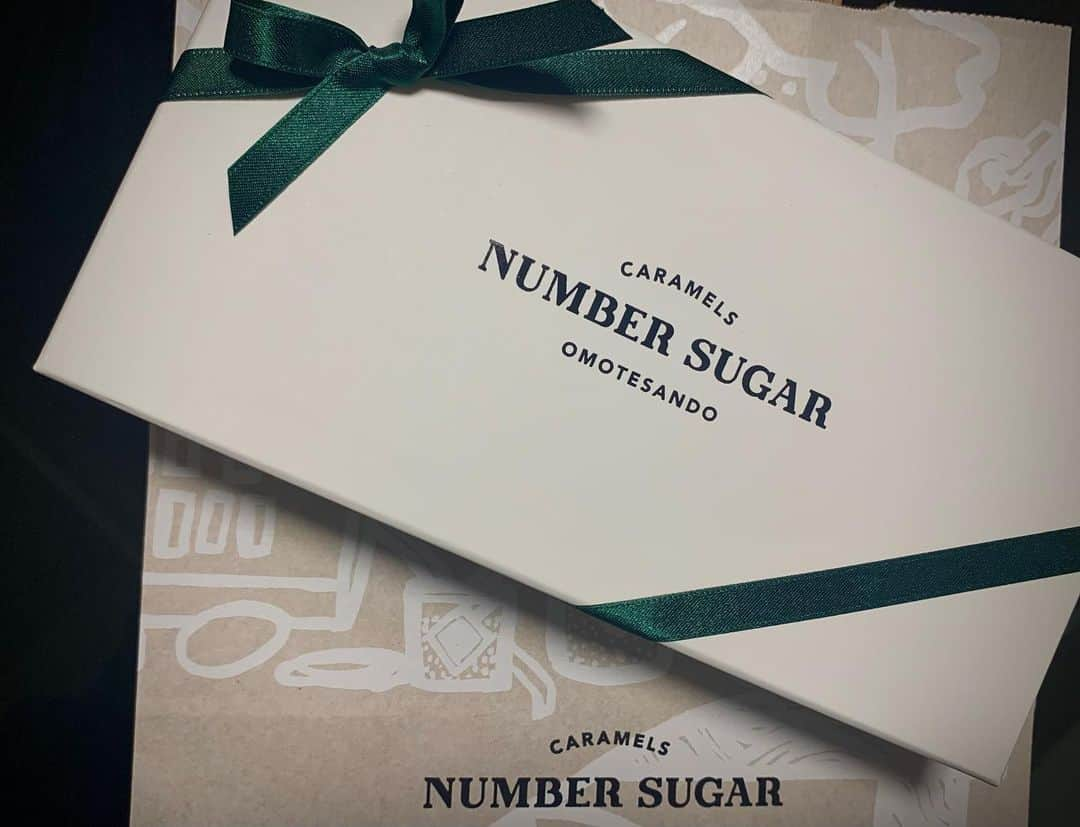 フィフィさんのインスタグラム写真 - (フィフィInstagram)「#表参道 にある話題の #キャラメル 専門店 #NUMBERSUGAR  を頂いた〜凄いね、フレーバーが12種類もあって楽しい♪お口の中でキャラメルがトロ〜ととろける♡ #スイーツ #sweets」3月15日 22時20分 - fifi_egypt_official