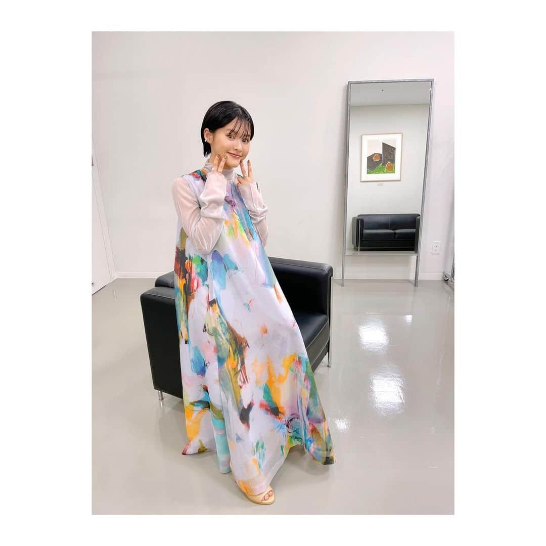 昆夏美のインスタグラム：「. 本日放送の 「1億人の大質問⁉︎笑ってコラえて！」に スタジオゲストとしてお邪魔しました！ すごく温かい空間の中で 楽しい時間を過ごすことができました。 ありがとうございました☺︎ . . ミュージカル #マチルダ 舞台稽古の毎日です。 世界中で愛されている作品に 携わることができる幸せと 作品が創り上げられていく奇跡を 日々感じています。 自分から言うのはあまり好きじゃないけど これは絶対楽しいよ。 . . お楽しみに♡」