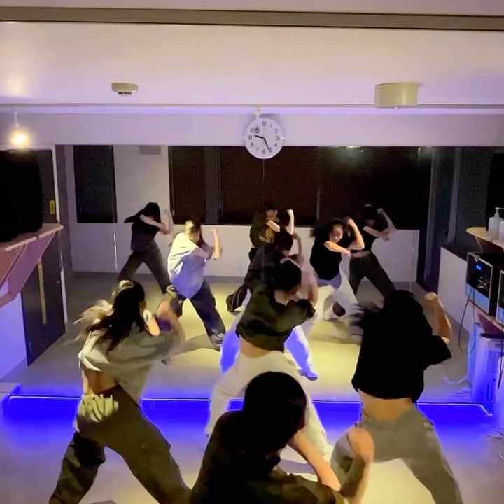 Asuka Fujimoriのインスタグラム：「👑👑👑✴︎  @msbanks @kidakudzgram  ・・・ @miyabinpi @syu_ri2009  @yuhi_0702 @koguma.yuuka  @yunaimunida_ @laya_ooze   #msbanks#kidakudz#snack  #choreography」