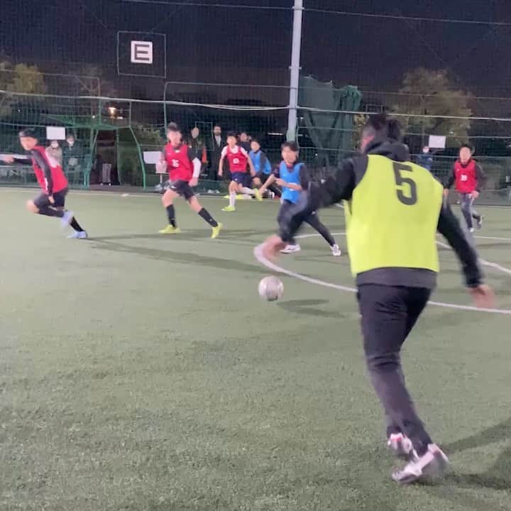 中村憲剛のインスタグラム：「: KENGO Academy School水曜クラス  今日が2022年度最後のスクール活動でした⚽️  1年間本当にありがとうございました😊 みんなの成長を見ることができて、とても嬉しかったです😭  2023年度は4月からスタート。 まだ空きがあるのでぜひ体験からご参加下さい😌  https://kengo-academy.com/news/2023season-schoolrecruit-release/  #kengoacademy」