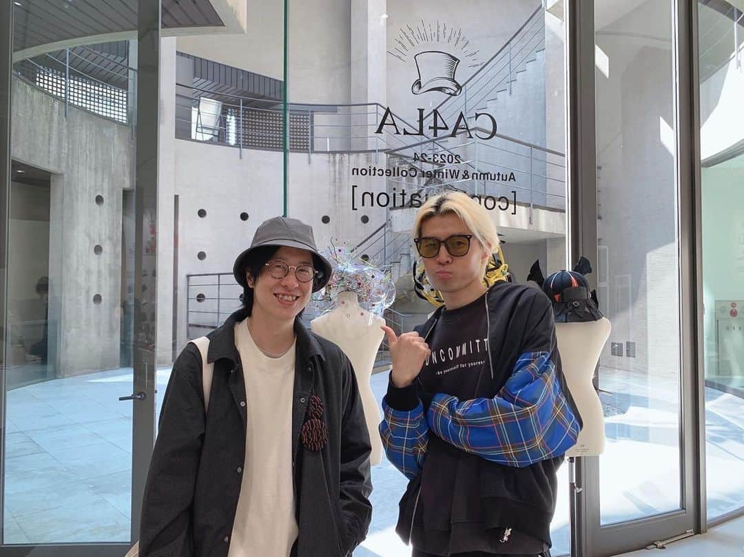 岡本伸明さんのインスタグラム写真 - (岡本伸明Instagram)「CA4LAの展示会で久々にホリエさんと🫣  #CA4LA #ストレイテナー #thetelephones」3月15日 22時42分 - nobu_okamoto2