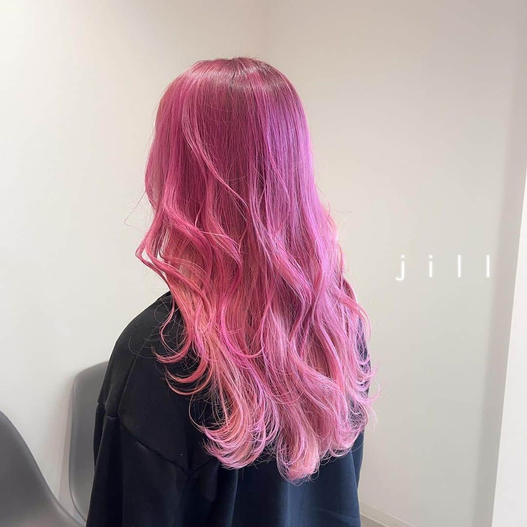 ハナフサユウスケのインスタグラム：「おpink♪ ＊ ＊ #hairarrange#ヘアアレンジ#ヘアセット#美容室#美容師#姫路#岡山#赤穂#簡単アレンジ#アレンジ動画#ヘアアレンジ動画#セルフアレンジ#インナーカラー#haircolor#サロンモデル#サロモ#撮影#ハイライト#グラデーション#外国人風カラー#カラーバター#ピンクベージュ#ブリーチ#ピンクアッシュ#ピンクブラウン#美容学生#ピンクグレージュ#チェリーピンク#桜ピンク」
