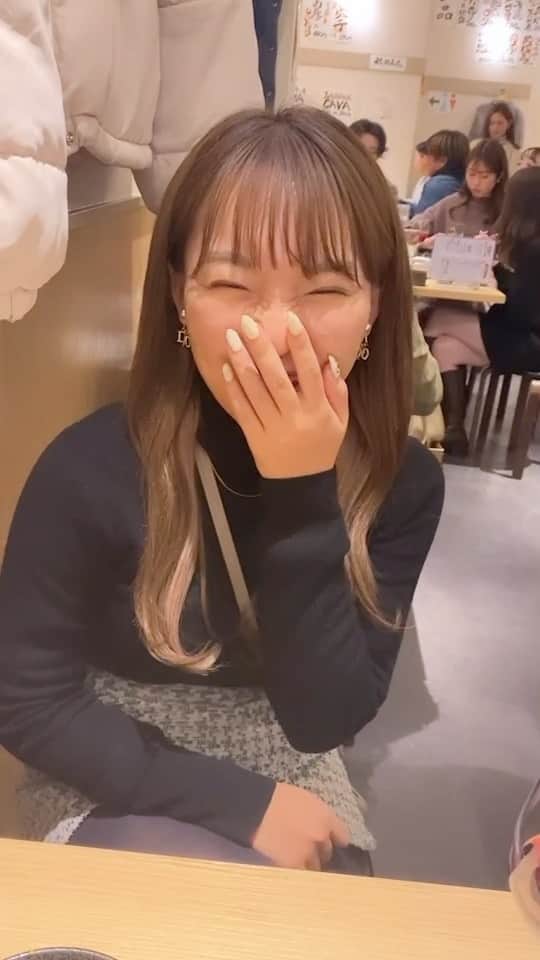 のインスタグラム：「⚠️変顔から始まりますのでご注意ください⚠️  こちら、私の日常となります〜！ エクステをつけて、るんるんなってた時！♫  仲良い人は知ってるかもやけど 顔芸が得意です。。  #居酒屋 #居酒屋グルメ #居酒屋デート #居酒屋巡り #居酒屋女子会 #梅田グルメ #梅田居酒屋 #梅田ディナー」
