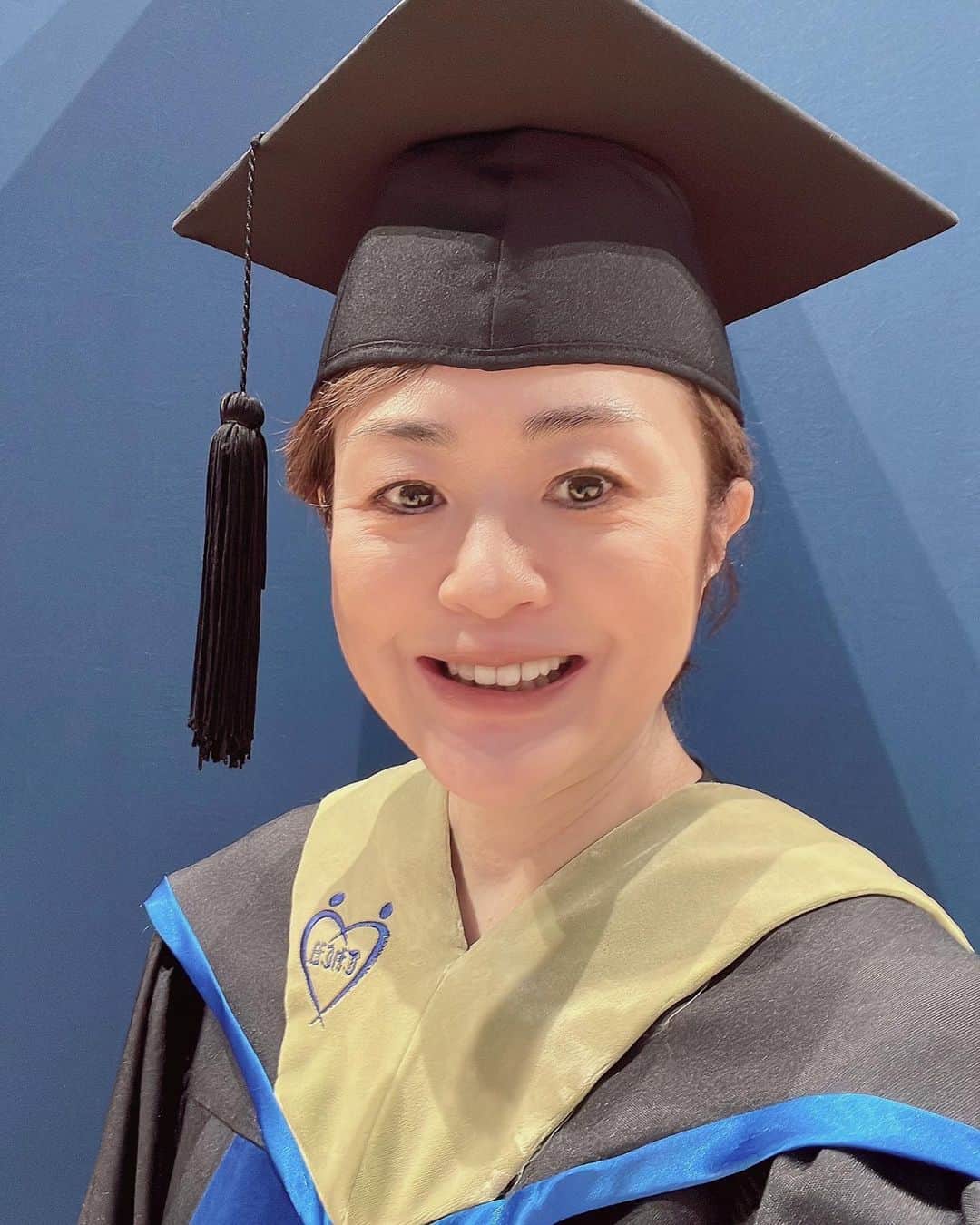 麻生れいみのインスタグラム：「本日、修了式。無事、医療栄養学修士になりました👩‍🎓若い頃とは違い、パソコンに向かうのも時間を決めて、自分の体に聞きながらの学びの日々となりました。 いい天気でよかったです😃 #リスキニング ##ロカボダイエット  #管理栄養士  #麻生れいみ式ロカボダイエット  #lowcarbdiet  #lowcarb  #麻生式ダイエット #dietitian  #dietitians  #糖質制限  #ダイエット  #ケトン体 #ケトジェニック #ketodiet #ケトンアダプト #ketoaptation  #ketoadapted  #簡単ダイエット」