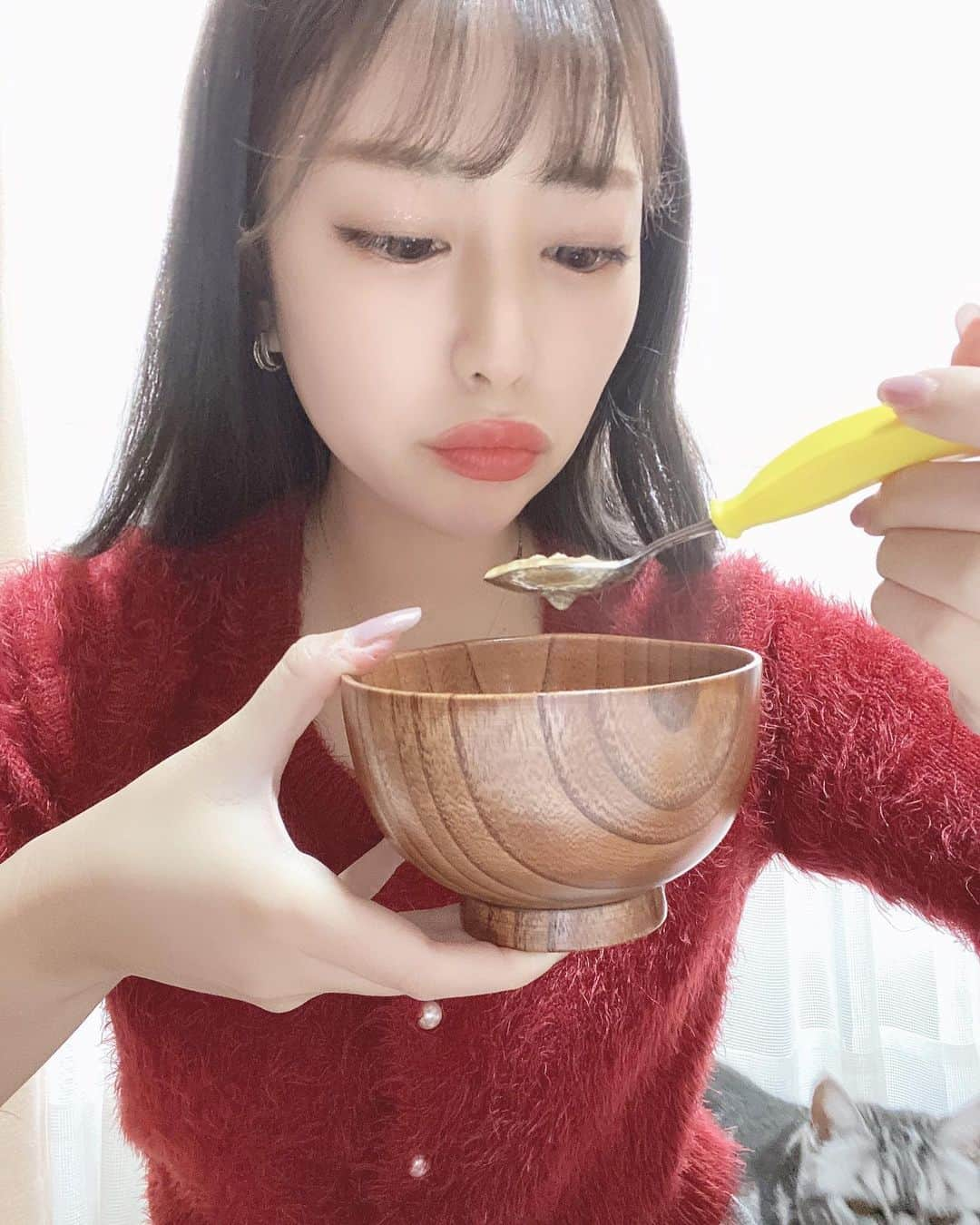 福井柑奈さんのインスタグラム写真 - (福井柑奈Instagram)「美容プロテイン雑炊🍚  ヘルシー♡ ダイエット中めっちゃ役立ちました✌︎ 少ないカロリーで満腹感あって栄養もあるのほんと嬉しい＾＾ ( @cyucyulu_official )  罪悪感ゼロで満腹感たっぷり🤤 ソイミートが入ってるんだけど完全にチキンの味😳調べるまで気づかなかった  食物繊維もたっぷりなので腸活にも◎🐷  減量や糖質制限をしている方の強い味方なので是非試してみてねん♪ 楽天で買えるよ🙆‍♀️  #高たんぱく #低カロリー #低糖質 #チュチュル #cyucyulu #ぷるるん姫 #健康 #美容 #置き換えダイエット #ファスティング #糖質制限 #腸活 #たんぱく質 #食物繊維 #ヘルシー #ヘルシースタイル雑炊 #プロテインダイエット #食物繊維たっぷり #ダイエット #ダイエット生活 #痩せるご飯 #スープダイエット #コメント大歓迎 #healthyfood #healthy #health #beauty #beautiful #soup #diet」3月15日 14時20分 - kanna_fukui