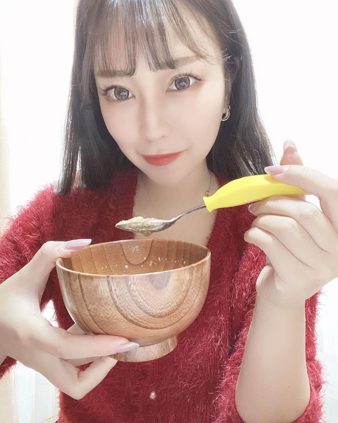 福井柑奈さんのインスタグラム写真 - (福井柑奈Instagram)「美容プロテイン雑炊🍚  ヘルシー♡ ダイエット中めっちゃ役立ちました✌︎ 少ないカロリーで満腹感あって栄養もあるのほんと嬉しい＾＾ ( @cyucyulu_official )  罪悪感ゼロで満腹感たっぷり🤤 ソイミートが入ってるんだけど完全にチキンの味😳調べるまで気づかなかった  食物繊維もたっぷりなので腸活にも◎🐷  減量や糖質制限をしている方の強い味方なので是非試してみてねん♪ 楽天で買えるよ🙆‍♀️  #高たんぱく #低カロリー #低糖質 #チュチュル #cyucyulu #ぷるるん姫 #健康 #美容 #置き換えダイエット #ファスティング #糖質制限 #腸活 #たんぱく質 #食物繊維 #ヘルシー #ヘルシースタイル雑炊 #プロテインダイエット #食物繊維たっぷり #ダイエット #ダイエット生活 #痩せるご飯 #スープダイエット #コメント大歓迎 #healthyfood #healthy #health #beauty #beautiful #soup #diet」3月15日 14時20分 - kanna_fukui