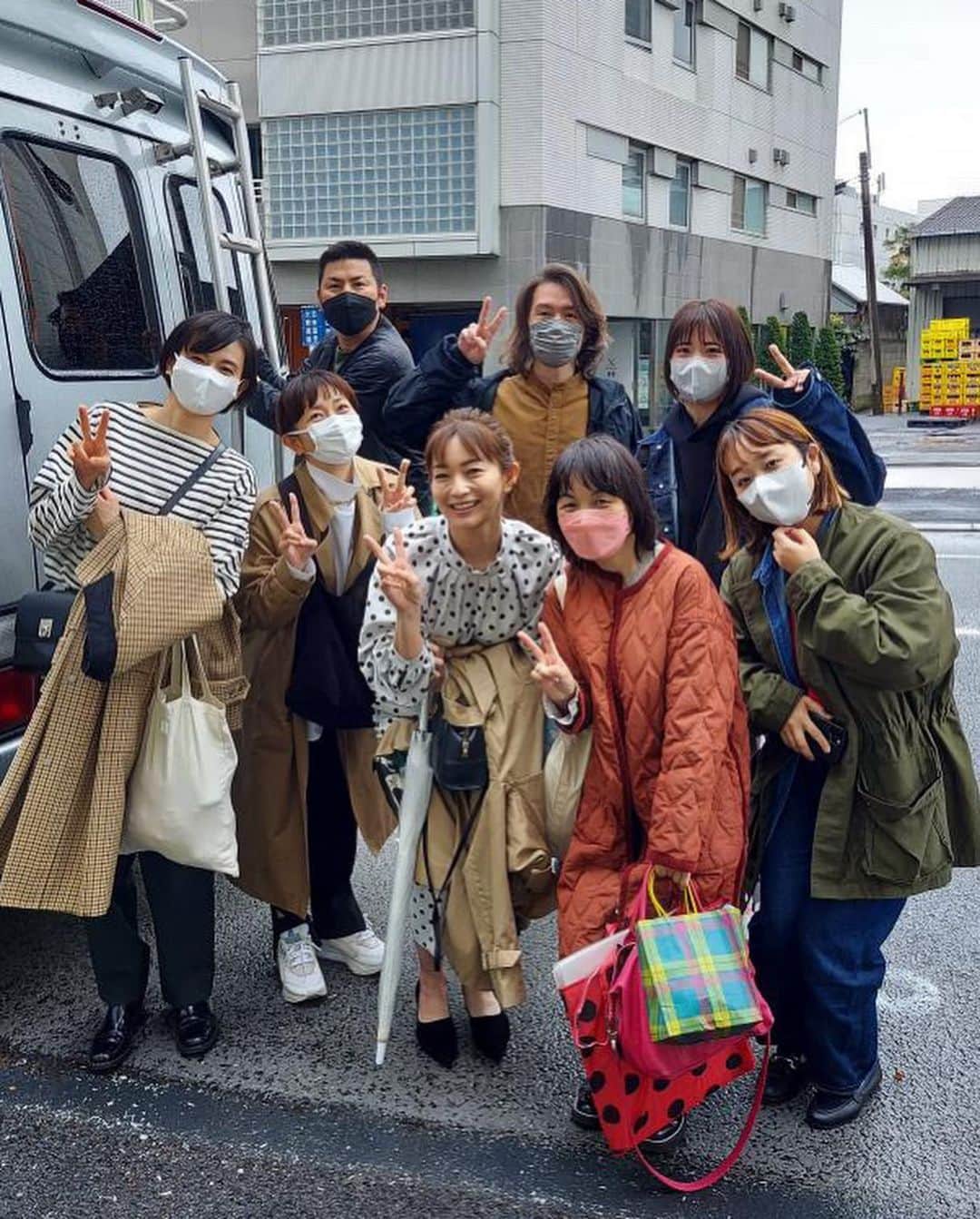 渡辺佳子さんのインスタグラム写真 - (渡辺佳子Instagram)「純ちゃんと✨  この日も楽しすぎるメンバーであっという間の撮影でした。  #しましまに #水玉で #目がチカチカするね #ガチャガチャしてる！ #と２人で盛り上がりました😆」3月15日 14時33分 - yoshicowatanabe