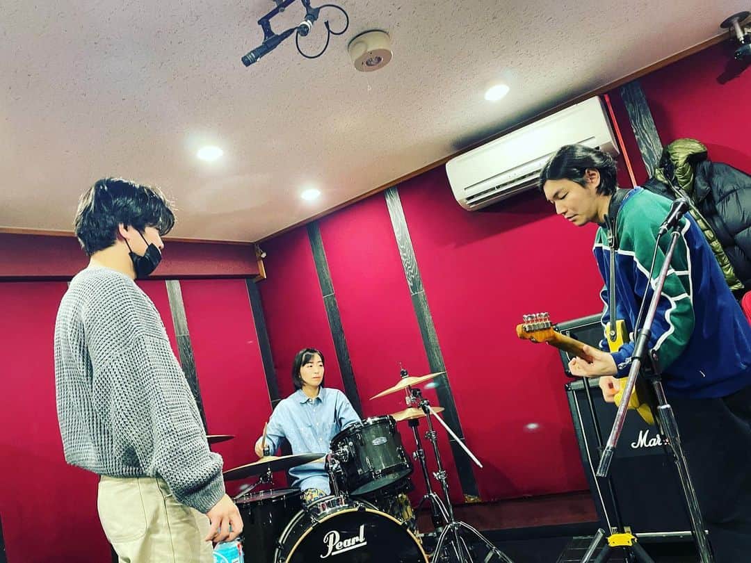 古舘佑太郎のインスタグラム：「新曲リハ。めっちゃ良いの出来そう。」
