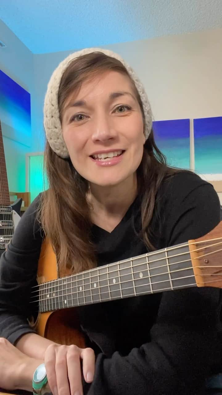 のインスタグラム：「Wow! It’s been so long since I posted a song (or anything!) on here! I am starting to get a bit more sleep and space in my mind back so here’s a chorus to a new song I’ve been writing on twitch. 😊 I stream every Sat night at 8:30pm PST」