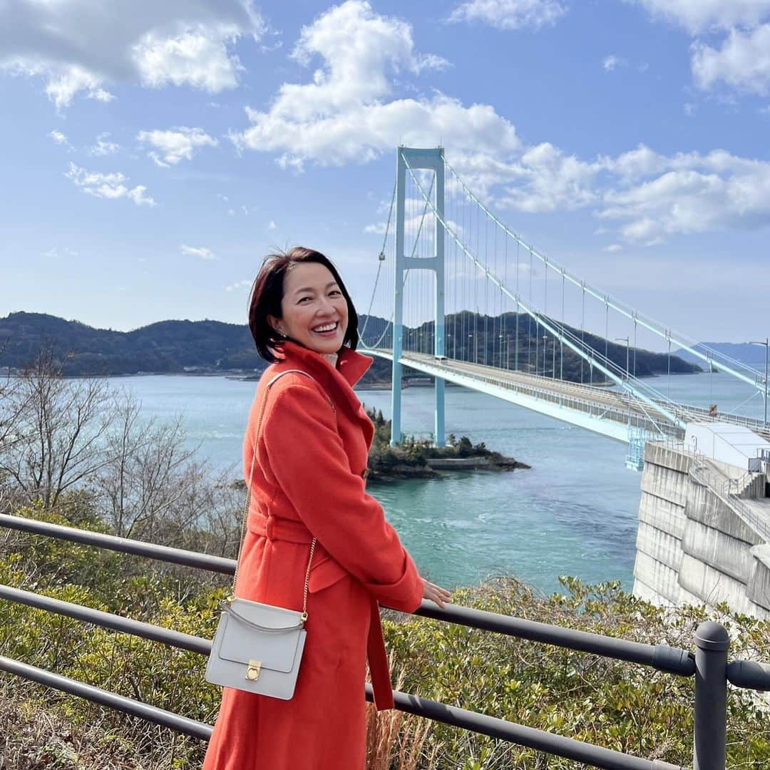 フジテレビ「空旅をあなたへ」さんのインスタグラム写真 - (フジテレビ「空旅をあなたへ」Instagram)「今週木曜日22:54〜　の「空旅をあなたへ」は、 俳優　羽田美智子が巡る広島・呉の旅✈️  風光明媚な港町、広島県・呉市✨ 造船業をはじめとする、 ものづくりの町としても知られています☺️  今回は、明治 ４４年創業の文具メーカー、 「セーラー万年筆」の工場を特別に見学！🖋😊  去年新しく生まれ変わった工場で、 万年筆づくりを間近に！👀  全て手作業で一つ一つ丹精を込めて  つくられている様子に、羽田さんも興味津々！😝👏  一生の宝に出会う広島・呉の空旅です❤️  是非ご覧下さい！（関東ローカル）  #羽田美智子 さん #広島県 #呉市 #セーラー万年筆  #空旅をあなたへ #soratabi #撮影 #撮影オフショット」3月15日 14時59分 - soratabi_fuji