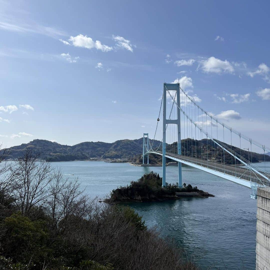 フジテレビ「空旅をあなたへ」さんのインスタグラム写真 - (フジテレビ「空旅をあなたへ」Instagram)「今週木曜日22:54〜　の「空旅をあなたへ」は、 俳優　羽田美智子が巡る広島・呉の旅✈️  風光明媚な港町、広島県・呉市✨ 造船業をはじめとする、 ものづくりの町としても知られています☺️  今回は、明治 ４４年創業の文具メーカー、 「セーラー万年筆」の工場を特別に見学！🖋😊  去年新しく生まれ変わった工場で、 万年筆づくりを間近に！👀  全て手作業で一つ一つ丹精を込めて  つくられている様子に、羽田さんも興味津々！😝👏  一生の宝に出会う広島・呉の空旅です❤️  是非ご覧下さい！（関東ローカル）  #羽田美智子 さん #広島県 #呉市 #セーラー万年筆  #空旅をあなたへ #soratabi #撮影 #撮影オフショット」3月15日 14時59分 - soratabi_fuji