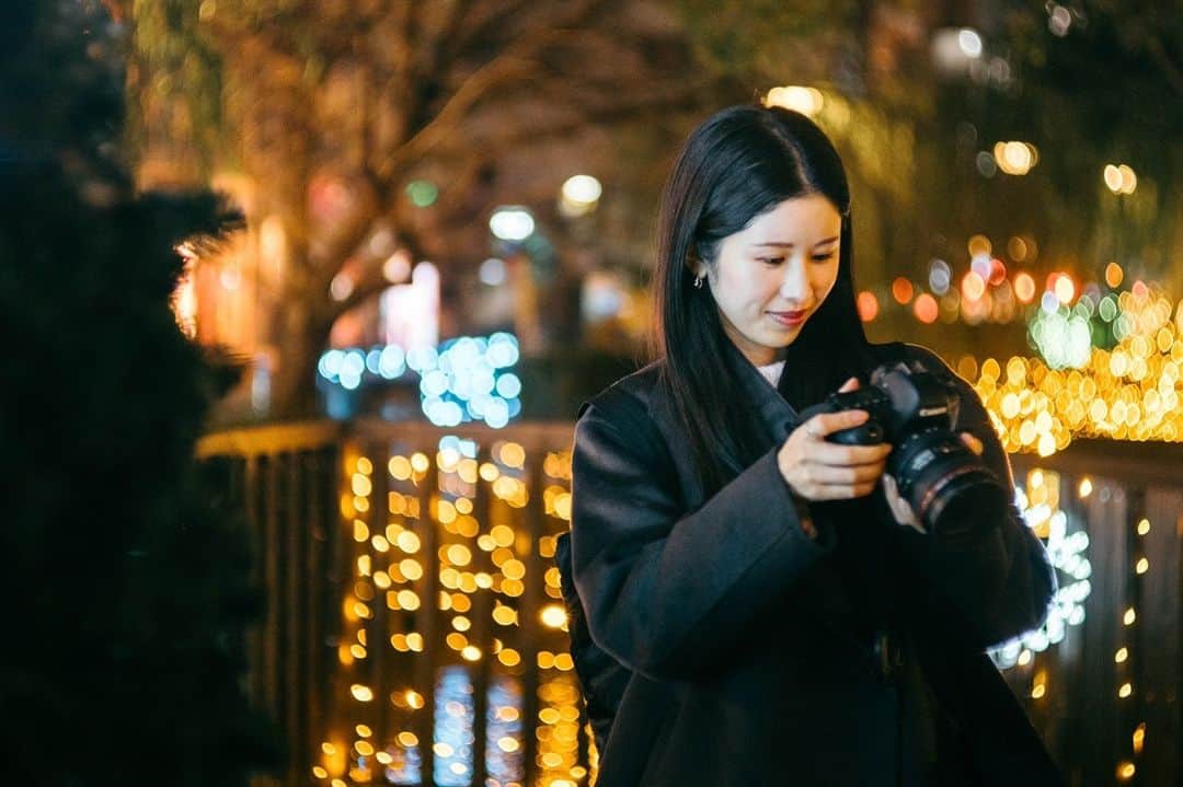 東京カメラガールズさんのインスタグラム写真 - (東京カメラガールズInstagram)「12/28(水) サポーターズメンバー @ta201978 さん企画のイベント『西川イルミフォトウォーク』が岡山県岡山市にある西川緑道公園で開催されました✨ 光り輝くイルミネーションを皆で撮影したり、ポートレート撮影を撮り合いっこしたりして楽しんだそうです✨笑顔いっぱいな集合写真から、とても楽しそうな様子が伝わってきます💕  「普段カメラが好きな方々と出会える機会が少ないので、このイベントを通じてカメラ好きなメンバーのみんなと出会えてとても嬉しいかったです✨一緒に撮影出来て楽しかったです😊」 と嬉しいお声が届いています。  イベントを通して、新しい繋がりが広がっていく様子が見られて嬉しいです✨  全国各地でサポーターズメンバーが沢山のイベントを企画しています！ ぜひプロフィール欄のカメラガールズ公式WEBサイトからぜひチェックしてみてくださいね😊 カメラ仲間との新しい出会いが待っていますよ📷💕 ご参加お待ちしております！  ///////////////////////////////////////////  現在12,000人のカメラ女子が 活動しているカメラガールズ。 ”一緒に参加して楽しめる” そんなコミュニティメディアです。  ▼ご興味があれば カメラガールズWEBサイトから無料登録をお願いします😊  #カメラガールズ #東京カメラガールズ #カメラ女子 #ファインダー越しの私の世界 #カメラガールズ会報誌 #サポーターズレポート #岡山県 #西川緑道公園 #イルミネーション #ポートレート」3月15日 15時09分 - tokyocameragirls