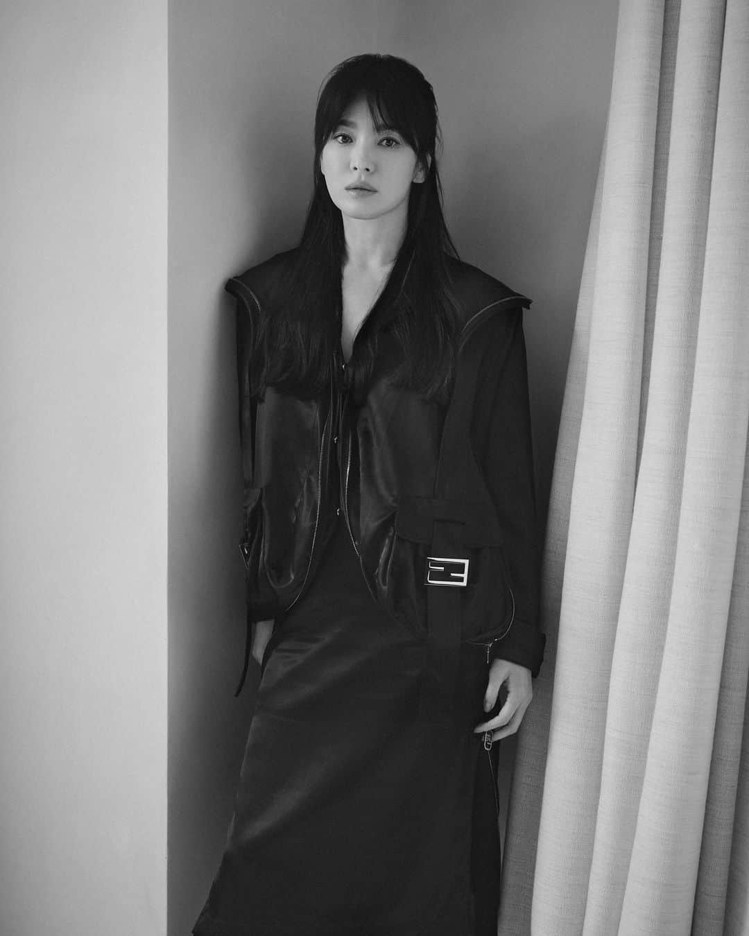 ソン・ヘギョのインスタグラム：「@fendi 💛 @wkorea 💛」