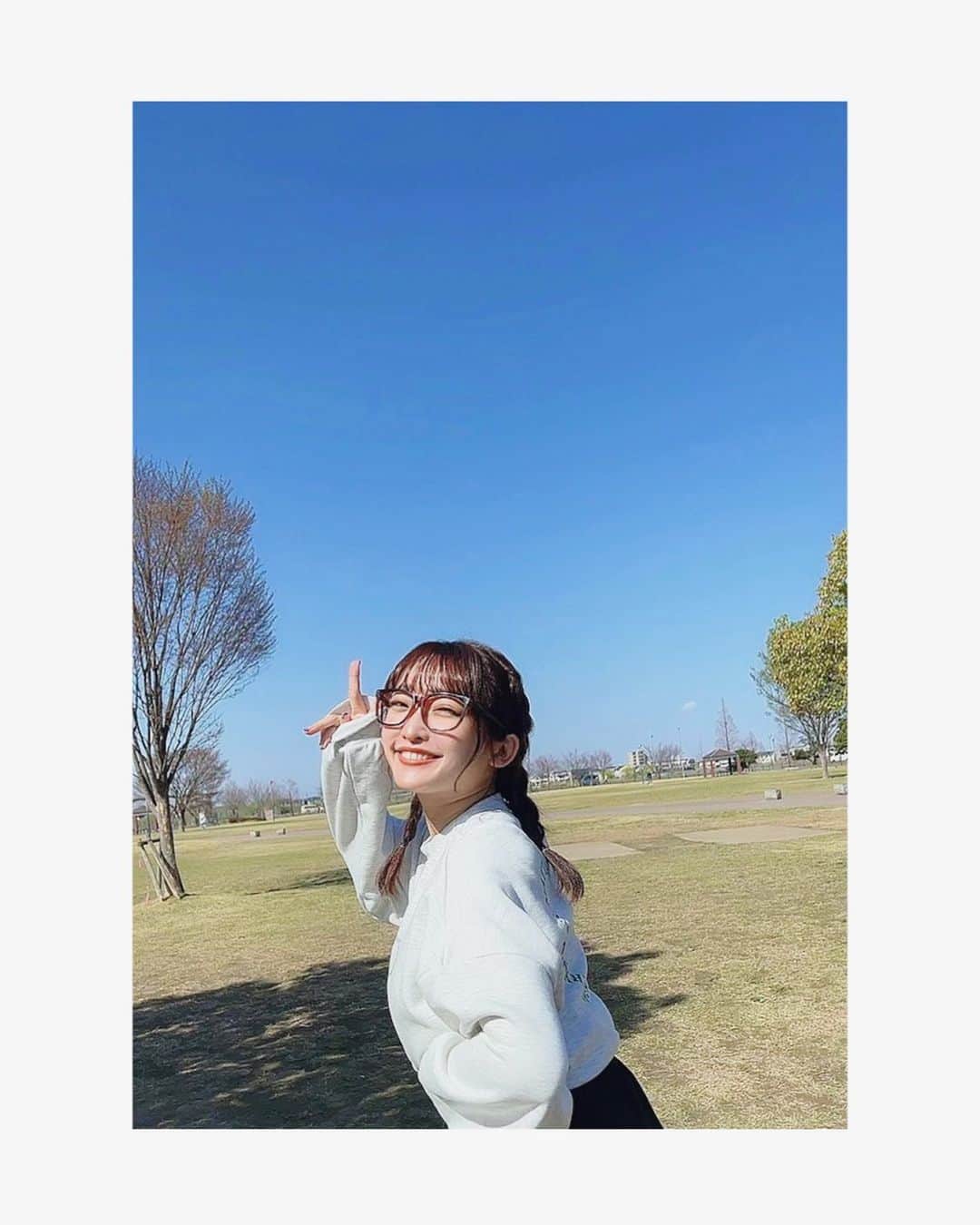 みなみのインスタグラム：「天気いい時は外でボーッと日向ぼっこしてるのが好き🤍   #春 #ootd #日向ぼっこ #メガネ女子 #だてめがね」