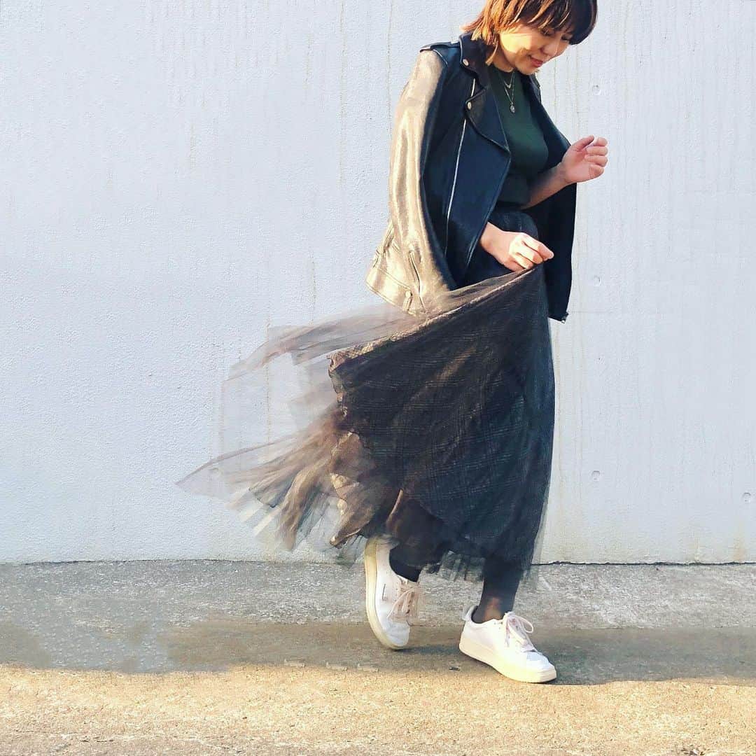 望月律子さんのインスタグラム写真 - (望月律子Instagram)「チュールスカートって気分上がるな…。 @fabianafilippi のチュールはやっぱり上品でしなやかで大人の女性にぴったりだと思う。 着ていて感じる上質さ。 名品だな。 #ファビアナフィリッピ #ファビちゃん #勝手にそう呼んでいます #上質ってこういうこと  #大人の可愛さを演出する #そんな名品」3月15日 15時39分 - ritsukomochizuki