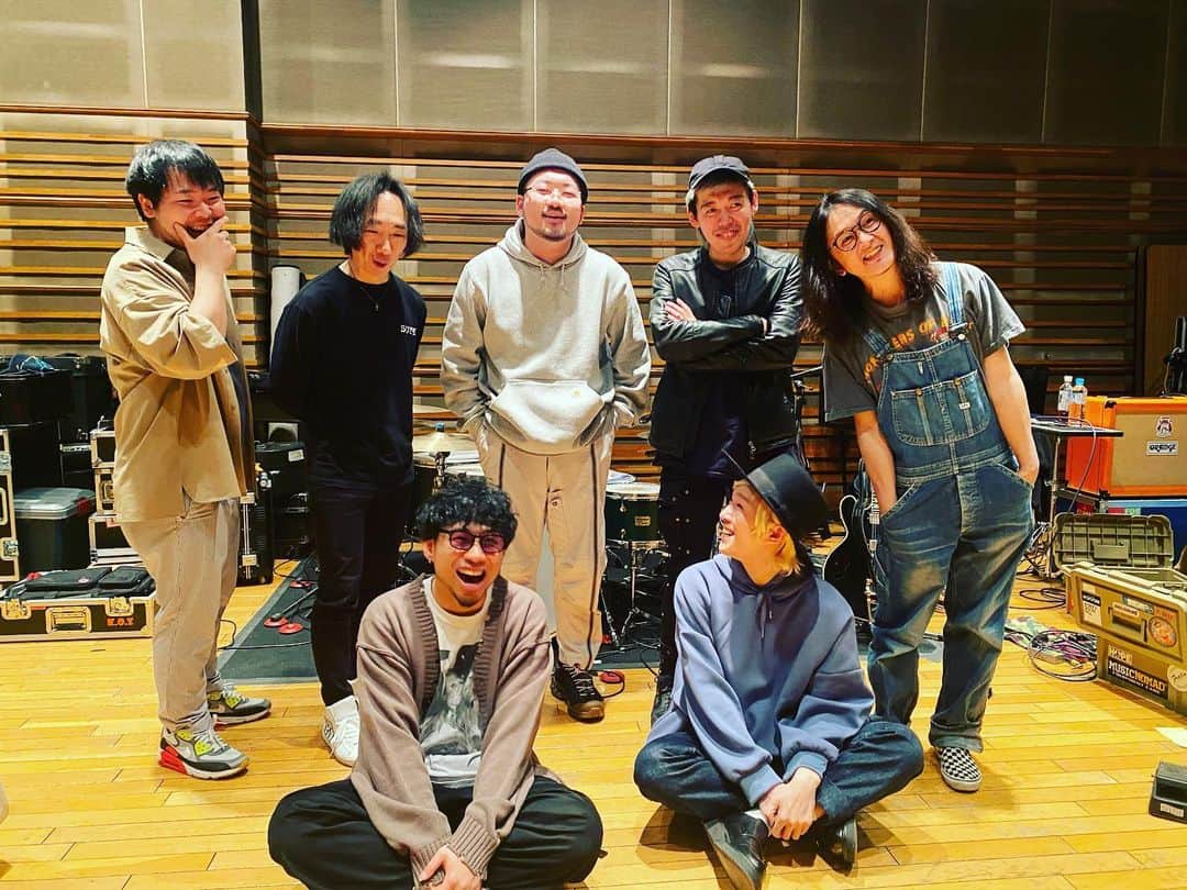 山田義孝のインスタグラム：「✨✨✨ 刺激的なリハーサルが終わりました✌︎ 後はドカーンといきます💥💥💥 吉田山田ツアー2023 残すところバンドセット3ヶ所🔥 声出しも解禁✌︎ みんなの歌声聴けるのを楽しみにしてる✨  3月17日愛知 Zepp Nagoya 3月19日大阪 Zepp Osaka Bayside 3月21日東京Zepp Haneda」