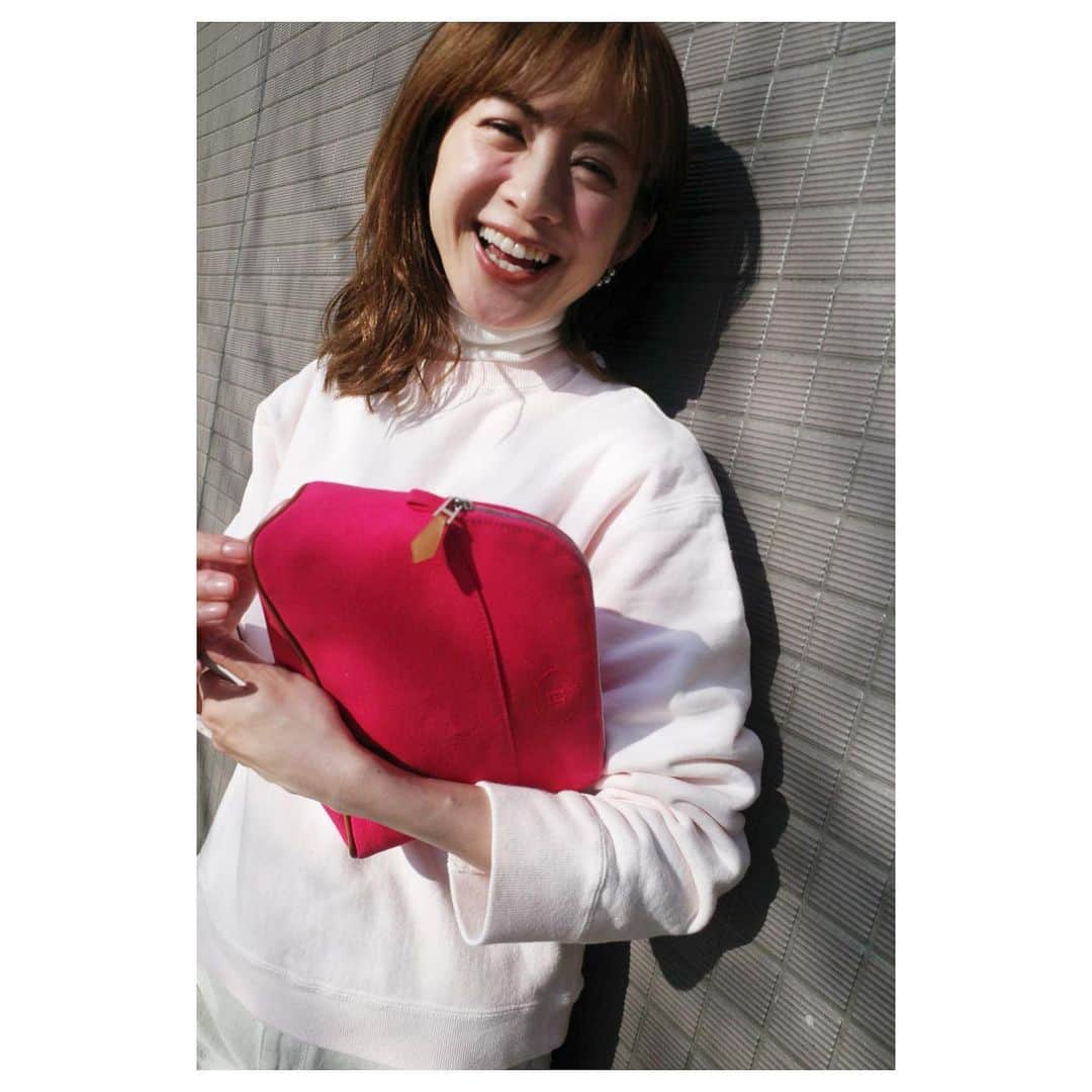 のインスタグラム：「* やっとマスク無しで過ごせる機会が増えてきましたね𓂃✨  リップを選ぶ楽しみが戻ってきたのはとても嬉しい✨  キスミー　フェルム ソフトマットルージュ @kissme.ferme   私がこの春からモデルをやらせていただいているのですが、6色ともとても良い色なの💄✨  塗り心地もなめらかだし、マットなのに乾燥しにくくてツヤがあり縦シワもカバーしてくれるんです✨  ドラッグストアなどで気軽に手に入るので、ぜひお試しください！！  今日のカラーはモードベージュ(05)です✨  * #makeup  #キスミーフェルム  #キスミー #大人メイク #💄」