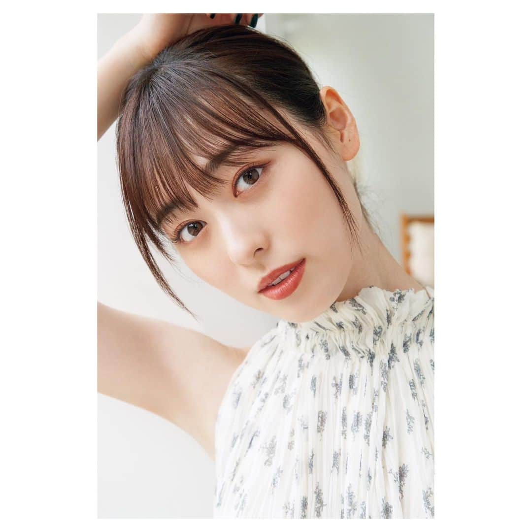 福原遥さんのインスタグラム写真 - (福原遥Instagram)「. この度、#フォトブック #gift を発売させて頂くことになりました☺︎ 朝ドラ#舞いあがれ！の撮影が始まった頃、そして終わる頃の私を収めて頂きました。 撮影を経て感じたことや、変化したこと、舞台裏など、たくさん話させて頂いています。 私の大好きなスタッフの皆さんと一つ一つ大切に作った一冊。 今の私がたくさん詰まっていますので、是非多くの方に見て頂けたら嬉しいです！ 4月19日発売。 そして、 4月23日に発売記念イベントが行われます！ 皆さんにお会いできるのを楽しみにしています✨」3月15日 16時30分 - haruka.f.official