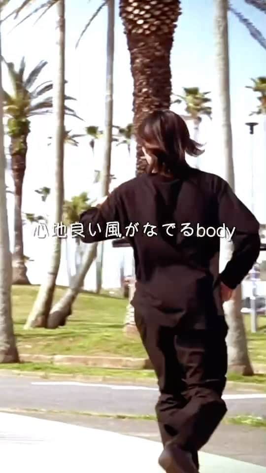 DIG DA GOOD IMCのインスタグラム：「【Visualizer公開】  本日リリースされた、Kidella「Pacific Line」のビジュアライザーがYouTubeにて公開！  ハワイかと錯覚させる葉山の太平洋沿いでの映像の中でスケートをする @kotakotawatanabe はプロサーフスケーターであり、大手サーフスケートブランド"CARVER SKATEBOARDS JAPAN"の契約ライダーとして活躍している他、彼自身単独でのブランドとのコラボレーションPOP UP開催など様々な活動、表現を行う多彩な顔を持つ。  Kidella - Pacific Line (Prod by Yaffle)【Visualizer】 https://youtu.be/HsKFI859JNo  タイトル : Pacific Line アーティスト : Kidella Prod : Yaffle レーベル：KSR / DIGDAGOOD IMC  2023.03.15 out  [Download / Streaming] https://lnk.to/PacificLine  #Kidella #Yaffle #PacificLine #AlbumComingSoon #TheMiseducationOfKidella #KSR #digdagoodimc #FUJIPACIFICMUSICInc #pop #ELCITY #rnb #funk @yaffl3 @ksr_corp @kidella_elcity @digdagood」