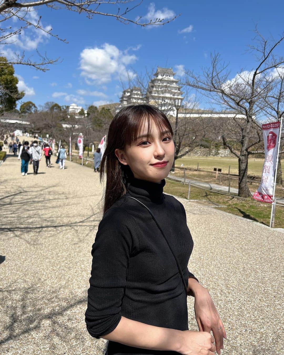 山田菜々美のインスタグラム：「. 観光客の様に写真撮ってるけど 24年間しっかり兵庫県民🙆🏻‍♀️ . 姫路城の周りを散歩したり 外でお弁当食べたりして 心安らいだ〜😌❤️‍🩹 .」
