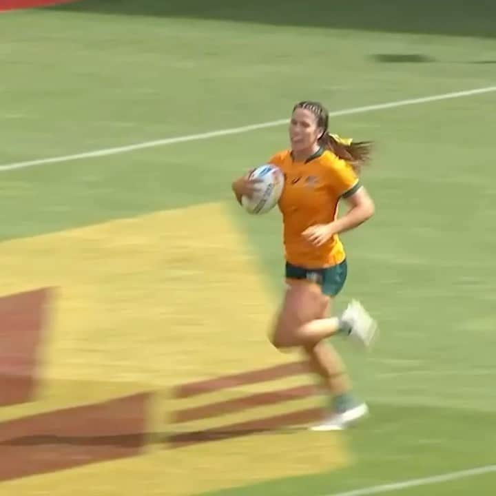 シャルロッテ・キャスリックのインスタグラム：「All class ✨  2022 was an unbelievable year for @charlottecaslick with the @aussie7s!  Read more in bio.」