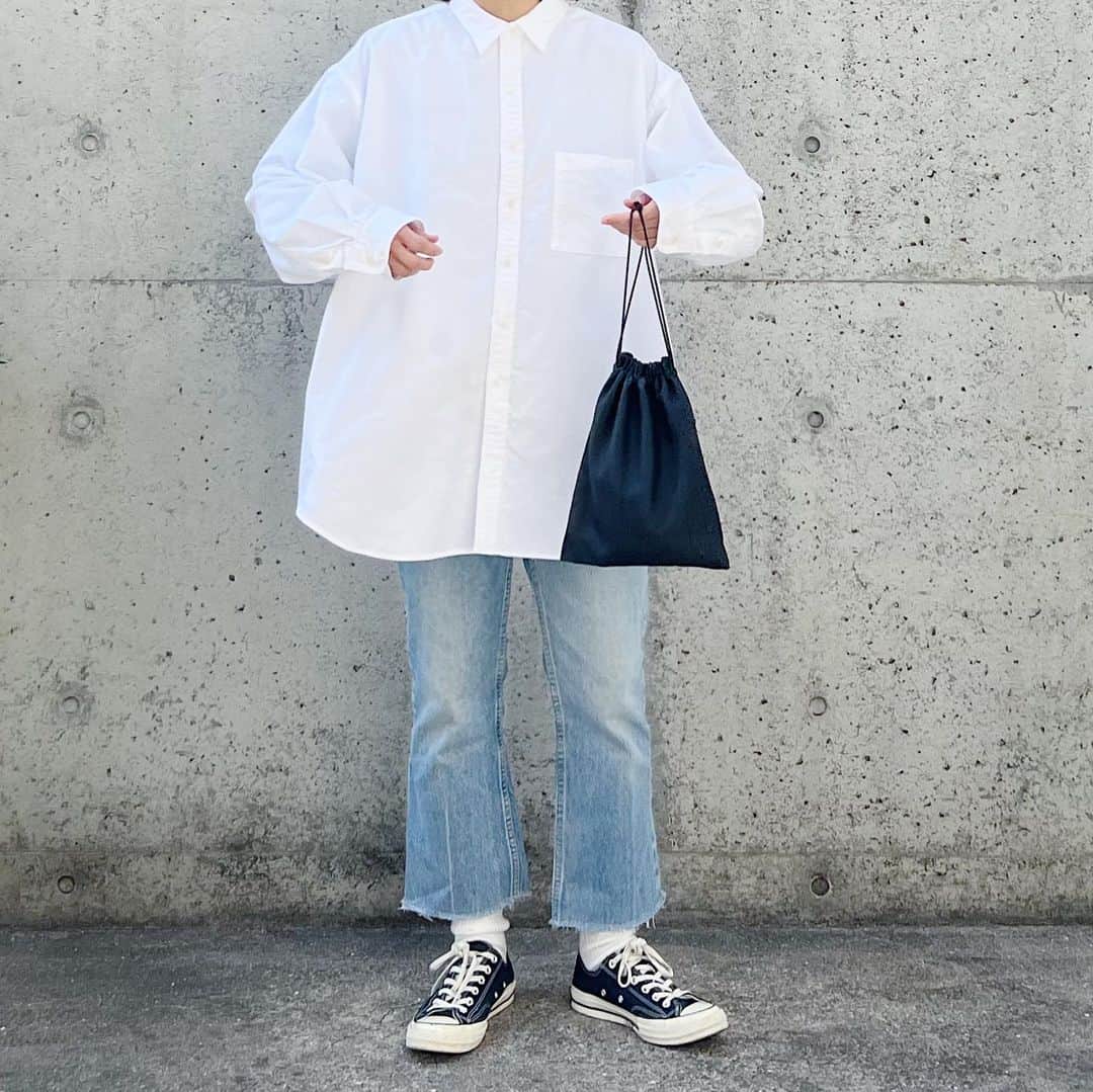 ryokoさんのインスタグラム写真 - (ryokoInstagram)「▪︎  simple🕊️  .  shirt #tsuzuli bottoms #levis #levis517 shoes #converse bag #era_goods」3月15日 21時00分 - ryo___ka