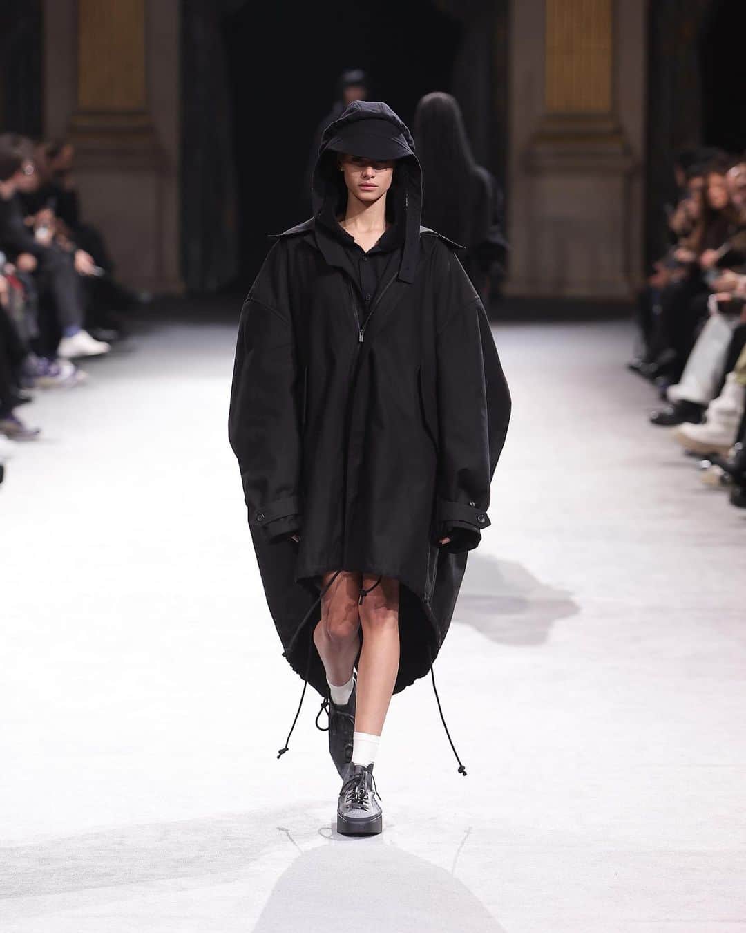 ワイスリーのインスタグラム：「The adidas x Yohji Yamamoto KYASU, from the Yohji Yamamoto 2023-24 Autumn-Winter collection.   Photo by @yohjiyamamotoofficial.   #YohjiYamamoto #adidas #Y3」