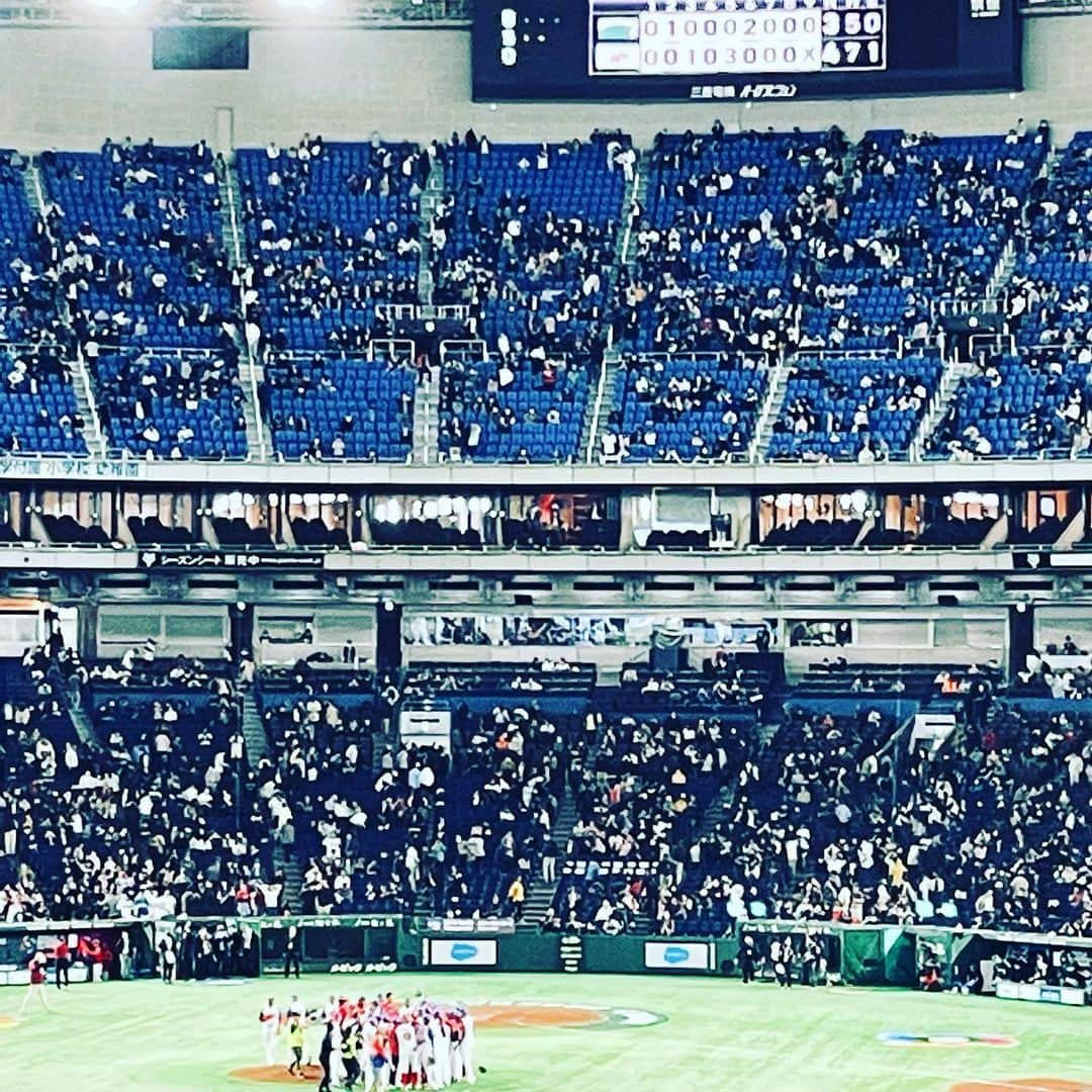 オカモト"MOBY"タクヤさんのインスタグラム写真 - (オカモト"MOBY"タクヤInstagram)「#WorldBaseballClassic #QuarterFinal #Cuba #Australia 締まった好ゲーム、そして開催国以外のチームによる代表戦にかつてない35,000人以上の観客。素晴らしいとしか言えない。felicidades Cuba!!」3月15日 23時08分 - moby_scoobiedo