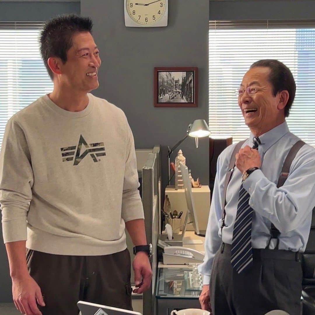寺脇康文のインスタグラム：「本日3月15日(水)21:00から、 テレビ朝日系にて放送🐢🐢  #相棒 season21 最終回スペシャル『13〜隠された真実』  ついに、最終回😭 お見逃しなく‼️  #aibou #亀山薫」