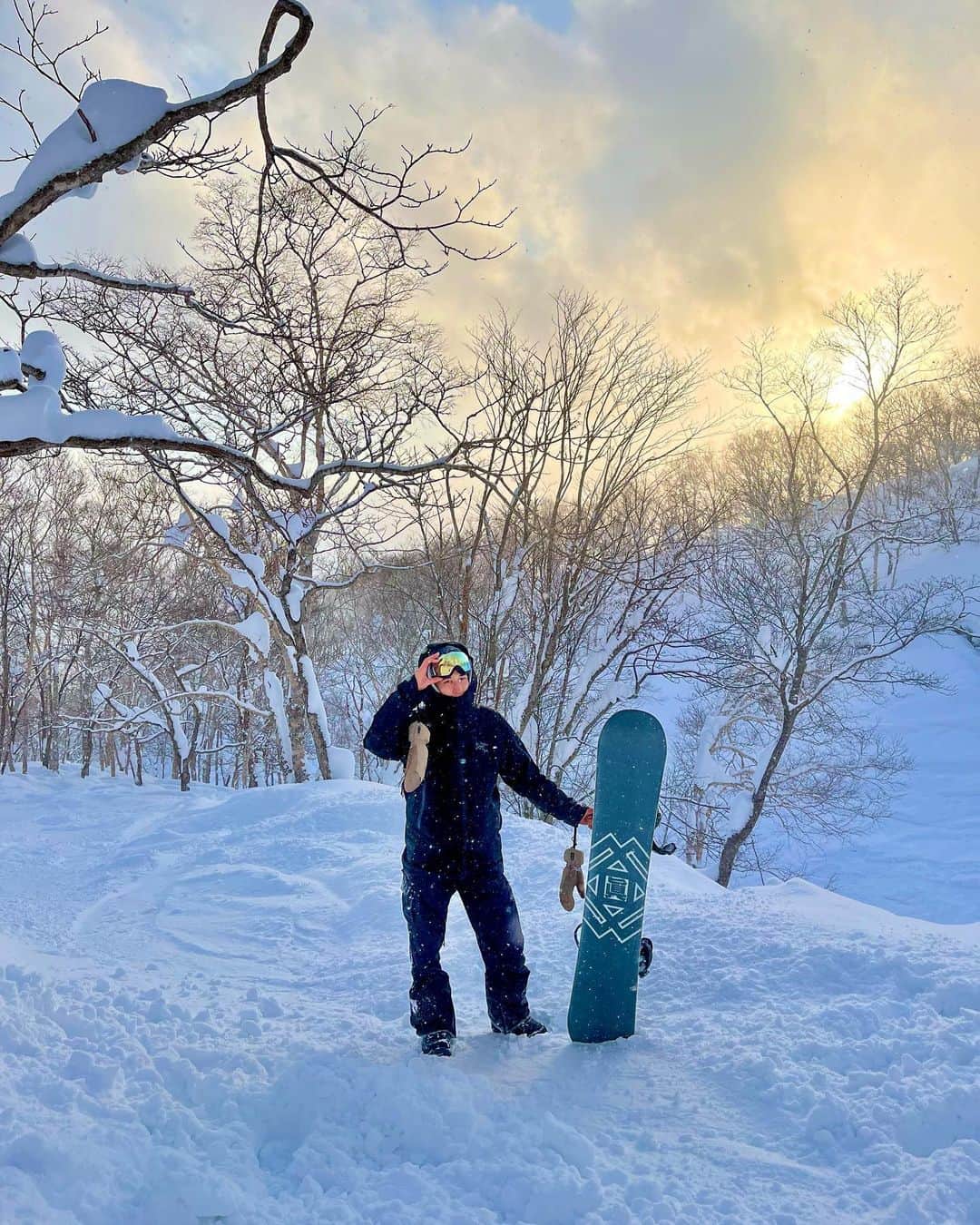 岩澤史文さんのインスタグラム写真 - (岩澤史文Instagram)「今年のスノボーもいっぱい転けた笑 Had a great snowboarding season.  #snowboarding #スノボー　#スケーター　#なんでこんなむずいん」3月15日 18時23分 - shimon_mdaskater