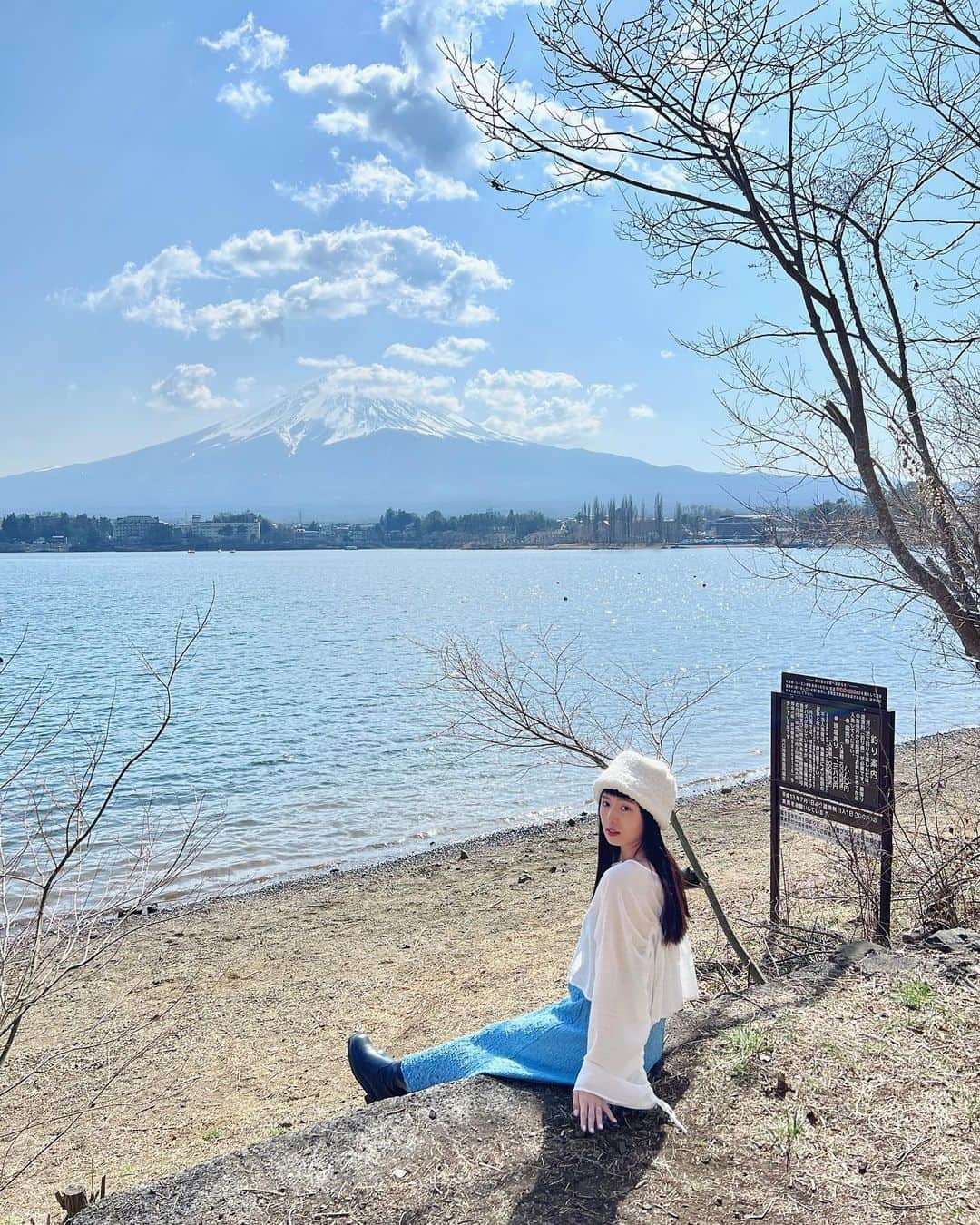 Dewi Chienのインスタグラム：「🌊🗻九年不見，還是美の像一幅畫。 #人品算爆發？」