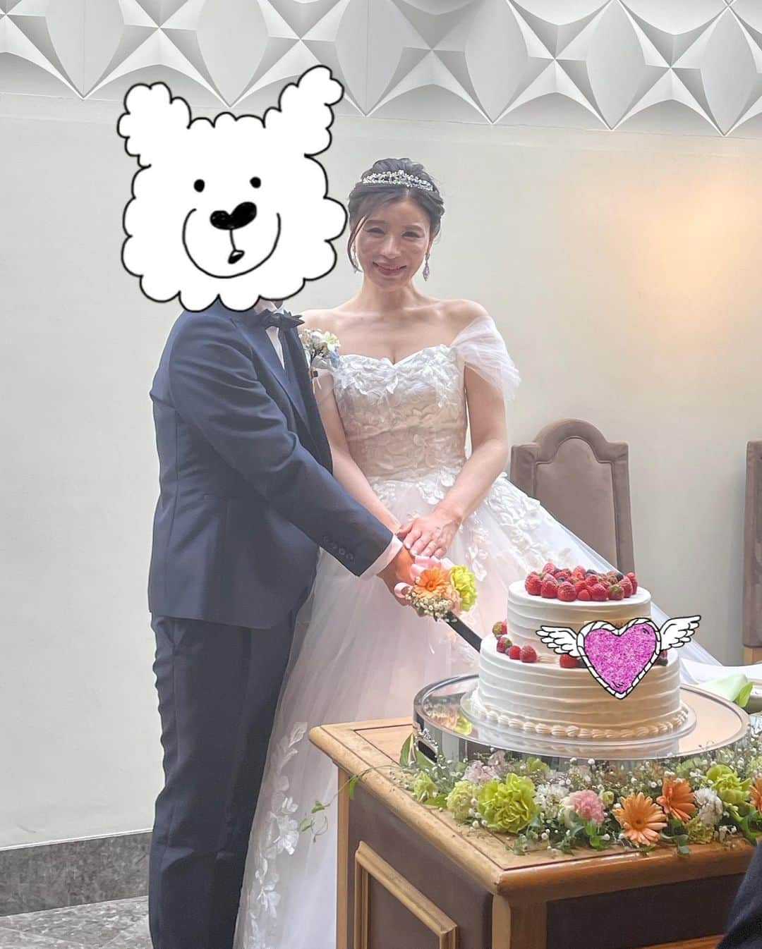 古川真奈美さんのインスタグラム写真 - (古川真奈美Instagram)「. . 先日てじさまの結婚式に参加してきました️👰‍♀️🤵‍♂️🌷 ⁡ ずっと楽しみにしていた、てじさまの結婚式💐 前日からソワソワドキドキしてた😂✨ ⁡ てじさんが出てきた瞬間、 勝手に涙が溢れでてきた… それもびっくりするほど…😭😭✨ ⁡ めちゃくちゃ綺麗で輝いていて、お姫様そのものでした👸💕 ⁡ てじさんのパパとママもずっとニコニコしてて本当に愛に溢れていた🥹❤️ ⁡ こんなに泣いたの久しぶりってくらい、泣いた、、、笑 ⁡ 胸が熱くなって心臓がきゅーーっ💘てなってずっとポカポカしてた🌸 感動的な結婚式だったな〜🥹✨  素敵な旦那さまで心から安心しててじさんを任せられます☺️🌸 ⁡いや〜本当によかったあああ！！！！  ずっと幸せでいてください♡ てじさま大好きです❤️ ⁡ ⁡ ⁡  #手島優 さま #結婚式 #終始感動 #可愛すぎて泣ける #顔面好きすぎる #ドレス姿やっぱり泣ける #みひちゃんと衣装がオソロっぽくなったw #ずっと幸せでいてね #instalike #instamood  #ootd #东京 #扎心了 #ow #맞팔 #instapic  #팔로우미 #instaphoto #instagravure #girl #glam #followme #japanesegirl #selfies」3月15日 18時35分 - mana_0619