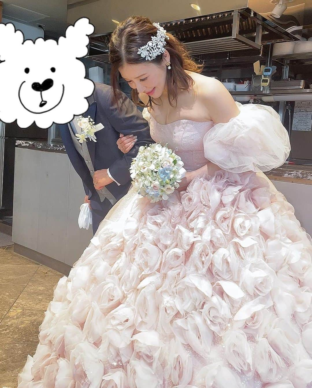 古川真奈美さんのインスタグラム写真 - (古川真奈美Instagram)「. . 先日てじさまの結婚式に参加してきました️👰‍♀️🤵‍♂️🌷 ⁡ ずっと楽しみにしていた、てじさまの結婚式💐 前日からソワソワドキドキしてた😂✨ ⁡ てじさんが出てきた瞬間、 勝手に涙が溢れでてきた… それもびっくりするほど…😭😭✨ ⁡ めちゃくちゃ綺麗で輝いていて、お姫様そのものでした👸💕 ⁡ てじさんのパパとママもずっとニコニコしてて本当に愛に溢れていた🥹❤️ ⁡ こんなに泣いたの久しぶりってくらい、泣いた、、、笑 ⁡ 胸が熱くなって心臓がきゅーーっ💘てなってずっとポカポカしてた🌸 感動的な結婚式だったな〜🥹✨  素敵な旦那さまで心から安心しててじさんを任せられます☺️🌸 ⁡いや〜本当によかったあああ！！！！  ずっと幸せでいてください♡ てじさま大好きです❤️ ⁡ ⁡ ⁡  #手島優 さま #結婚式 #終始感動 #可愛すぎて泣ける #顔面好きすぎる #ドレス姿やっぱり泣ける #みひちゃんと衣装がオソロっぽくなったw #ずっと幸せでいてね #instalike #instamood  #ootd #东京 #扎心了 #ow #맞팔 #instapic  #팔로우미 #instaphoto #instagravure #girl #glam #followme #japanesegirl #selfies」3月15日 18時35分 - mana_0619