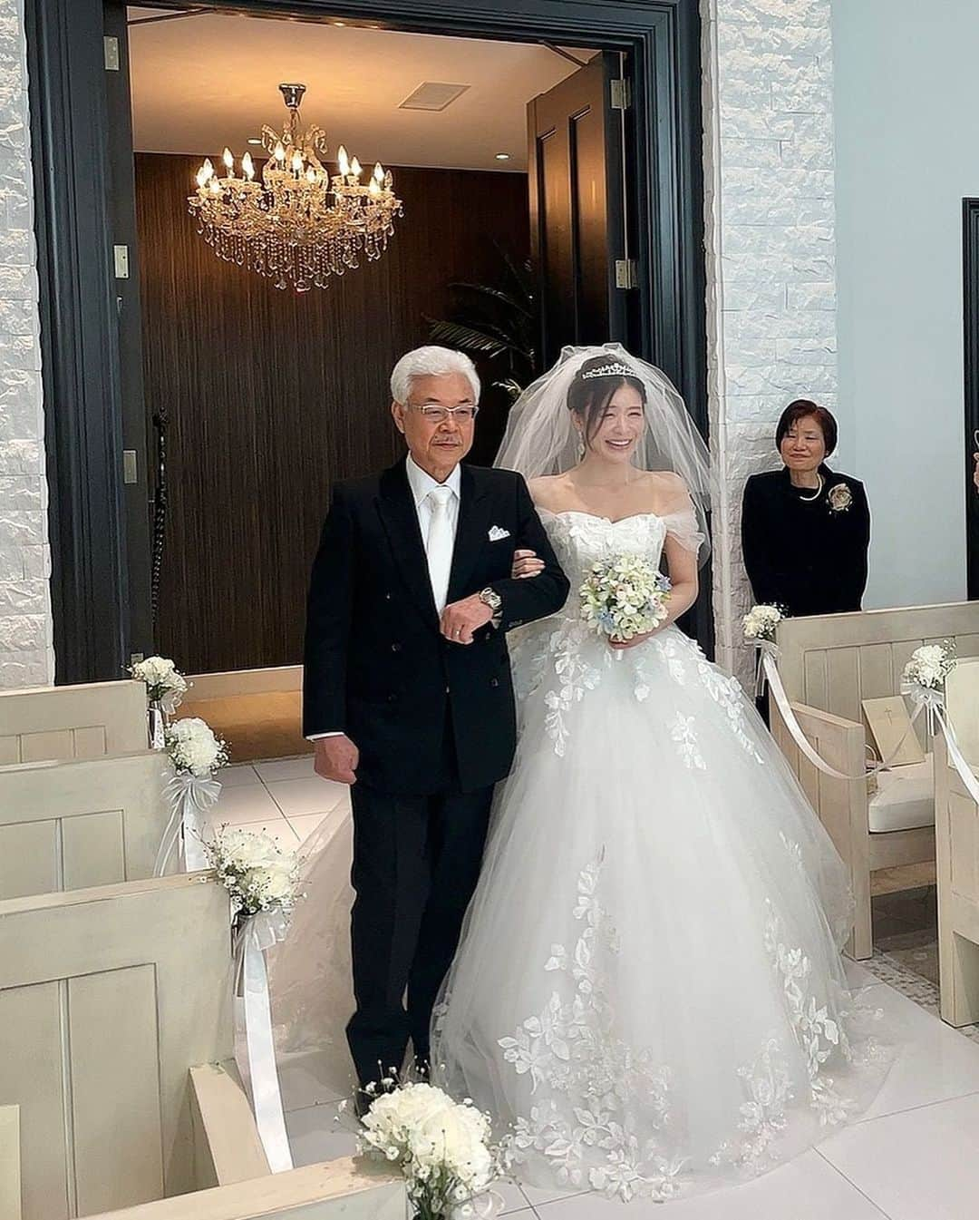 古川真奈美さんのインスタグラム写真 - (古川真奈美Instagram)「. . 先日てじさまの結婚式に参加してきました️👰‍♀️🤵‍♂️🌷 ⁡ ずっと楽しみにしていた、てじさまの結婚式💐 前日からソワソワドキドキしてた😂✨ ⁡ てじさんが出てきた瞬間、 勝手に涙が溢れでてきた… それもびっくりするほど…😭😭✨ ⁡ めちゃくちゃ綺麗で輝いていて、お姫様そのものでした👸💕 ⁡ てじさんのパパとママもずっとニコニコしてて本当に愛に溢れていた🥹❤️ ⁡ こんなに泣いたの久しぶりってくらい、泣いた、、、笑 ⁡ 胸が熱くなって心臓がきゅーーっ💘てなってずっとポカポカしてた🌸 感動的な結婚式だったな〜🥹✨  素敵な旦那さまで心から安心しててじさんを任せられます☺️🌸 ⁡いや〜本当によかったあああ！！！！  ずっと幸せでいてください♡ てじさま大好きです❤️ ⁡ ⁡ ⁡  #手島優 さま #結婚式 #終始感動 #可愛すぎて泣ける #顔面好きすぎる #ドレス姿やっぱり泣ける #みひちゃんと衣装がオソロっぽくなったw #ずっと幸せでいてね #instalike #instamood  #ootd #东京 #扎心了 #ow #맞팔 #instapic  #팔로우미 #instaphoto #instagravure #girl #glam #followme #japanesegirl #selfies」3月15日 18時35分 - mana_0619