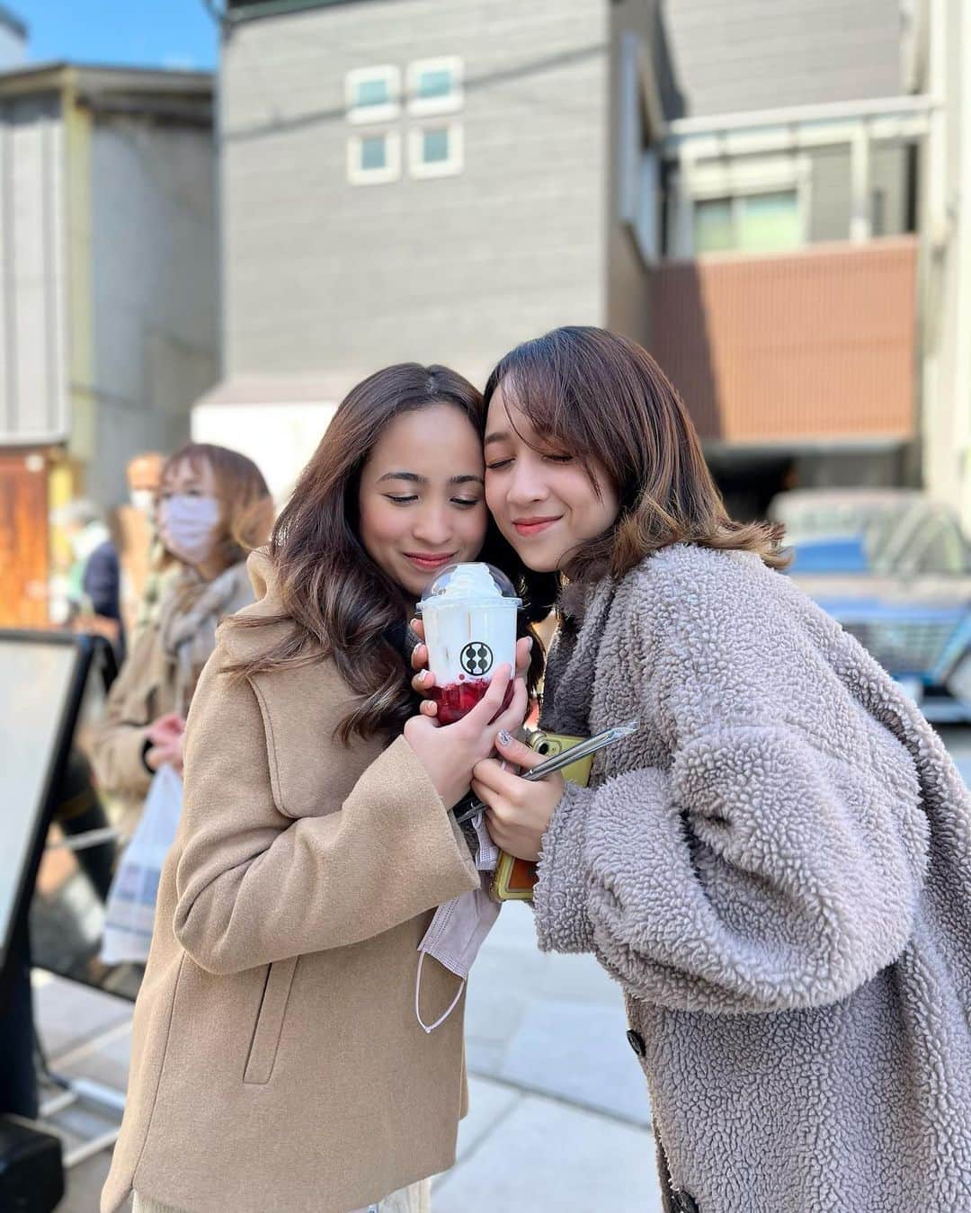 のインスタグラム：「Kita yang selalu mau makan atau minum pasti bagi 2🤣」