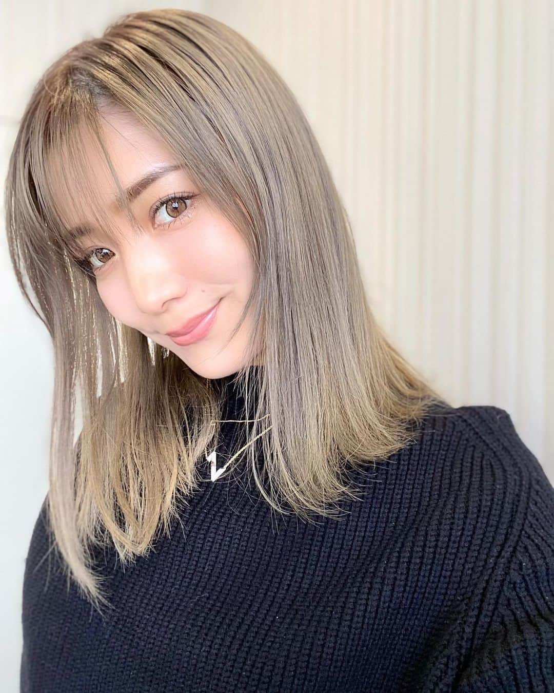 谷口紗耶香のインスタグラム：「リアルなストーリーにたくさん共感ありがとうございます🫡🌸 基本的におうちでは　"立ち食い"で"適当"になりますよね〜w  まだまだ小さい子供達が多いので私はそうなりがちデス💕🤣  フォロワーの皆んなのMessageも一つ一つしっかり読ませて頂いております！！ お返事などできなかったり遅くなったりありますが、質問などのお返事はできる時に随時ストーリーするので宜しくお願いしまぁす✨  #ごはんと海苔だけ食します #お米と海苔だけですでに美味しい」
