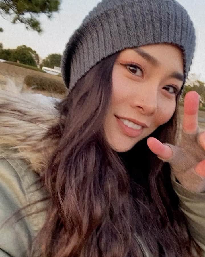 MAYUのインスタグラム：「キャンプ用品の撮影で久しぶりに キャンプしたよぉーー🏕❤️‍🔥 泊まってはないけどw  オーストラリアの時はキャンプとゆーより外で生活してたから テントが家やったなぁ😂✌🏽  でも、やっぱり冬のキャンプはキツいね よー冬に半年間も外で生活してたなぁーと改めて思った🔥🔥 でも、全然またしたいなー。笑」