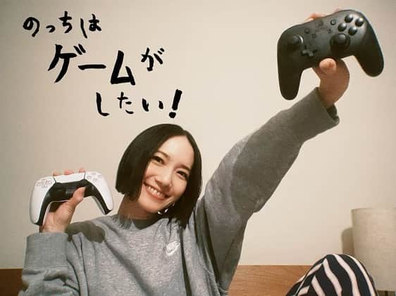 大本彩乃さんのインスタグラム写真 - (大本彩乃Instagram)「🐈‍⬛🎮🫶🐏🗼🐙🃏  『のっちはゲームがしたい！』 @music.natalie さんにて、番外編が公開中です🙋  2022年に遊んだゲームの中から勝手にベスト5を考えてみました。  ネタバレ無しで書いたので、是非お時間あるときに、気軽に読んでください！！  @nieranime についてもちょっと書いてます。  あと、うちの猫の「にあ」ちゃんです。 付かず離れず程よい距離感の、クールな猫です👏#ブリティッシュショートヘア ですどーぞ😗🫱  リンクはハイライトの🔗にきっとあります！！  #prfm  #ポケモン #splatoon #inscryption #straygame #cultofthelamb #nierautomata」3月15日 19時22分 - nocchi.prfm_p000002