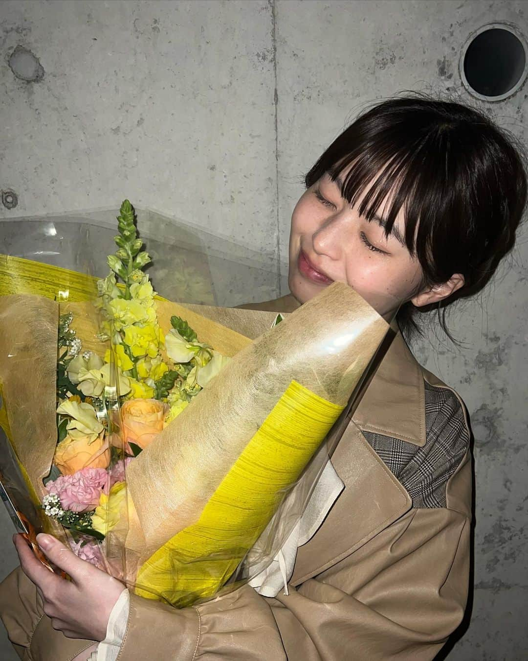 海老野心のインスタグラム：「学生お疲れ様のお花💐」