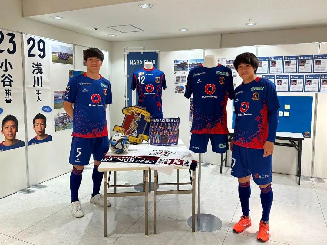 可児壮隆のインスタグラム：「近鉄百貨店橿原店の奈良クラブPRコーナーでサイン会を行いました！ お越しいただいた皆様ありがとうございました🙇 多くの方に応援されてると実感でき、より一層頑張ろうと気持ちが湧きました💪 是非お立ち寄り下さい！  #奈良クラブ #3月28日まで #近鉄百貨店橿原店 #自分のユニフォームはやっぱり嬉しいですね」